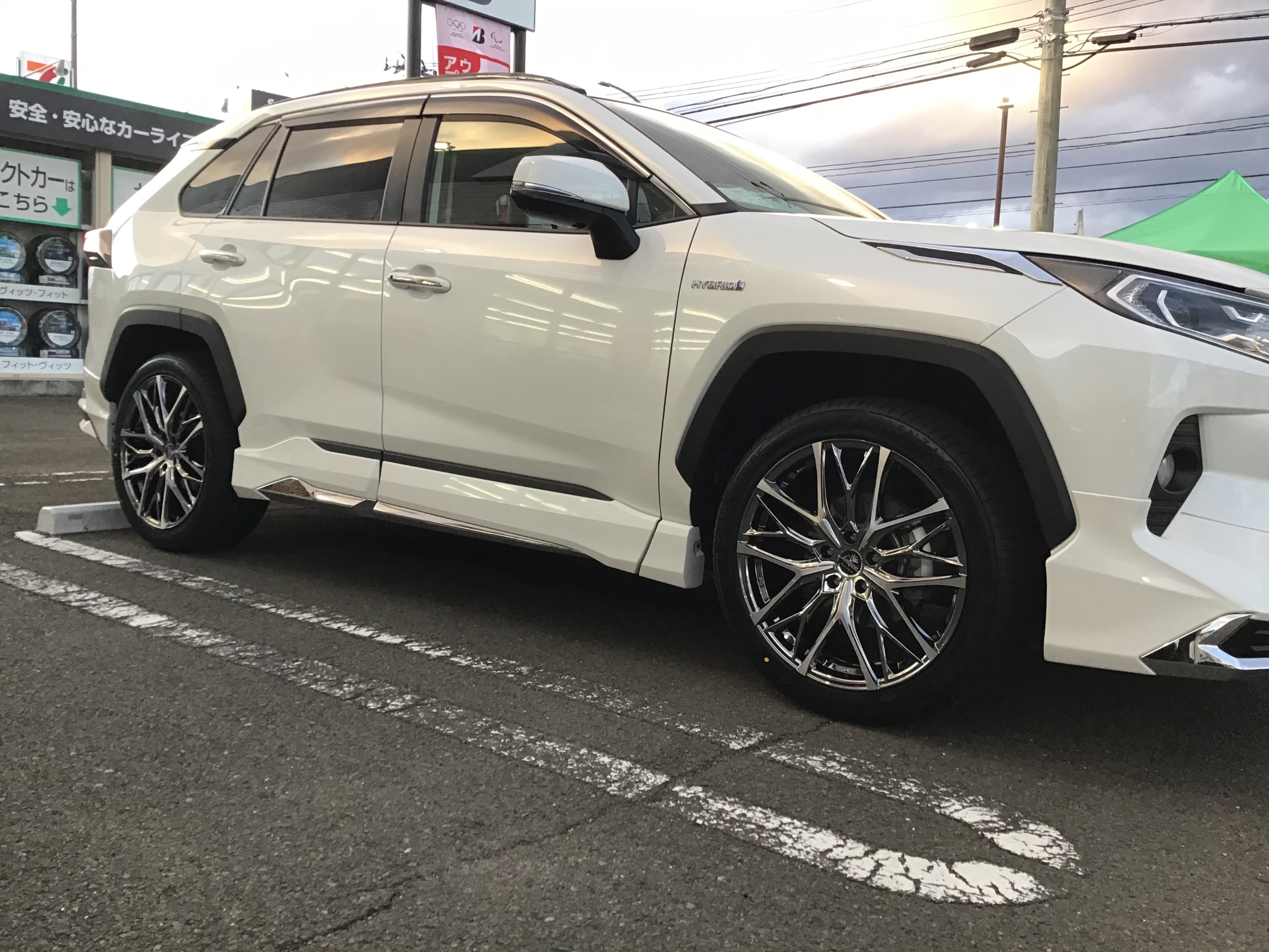 RAV4 にKranze Weaval 装着! | 店舗おススメ情報 | タイヤ館 RAV4 にKranze Weaval 装着! | 店舗おススメ情報 | タイヤ館