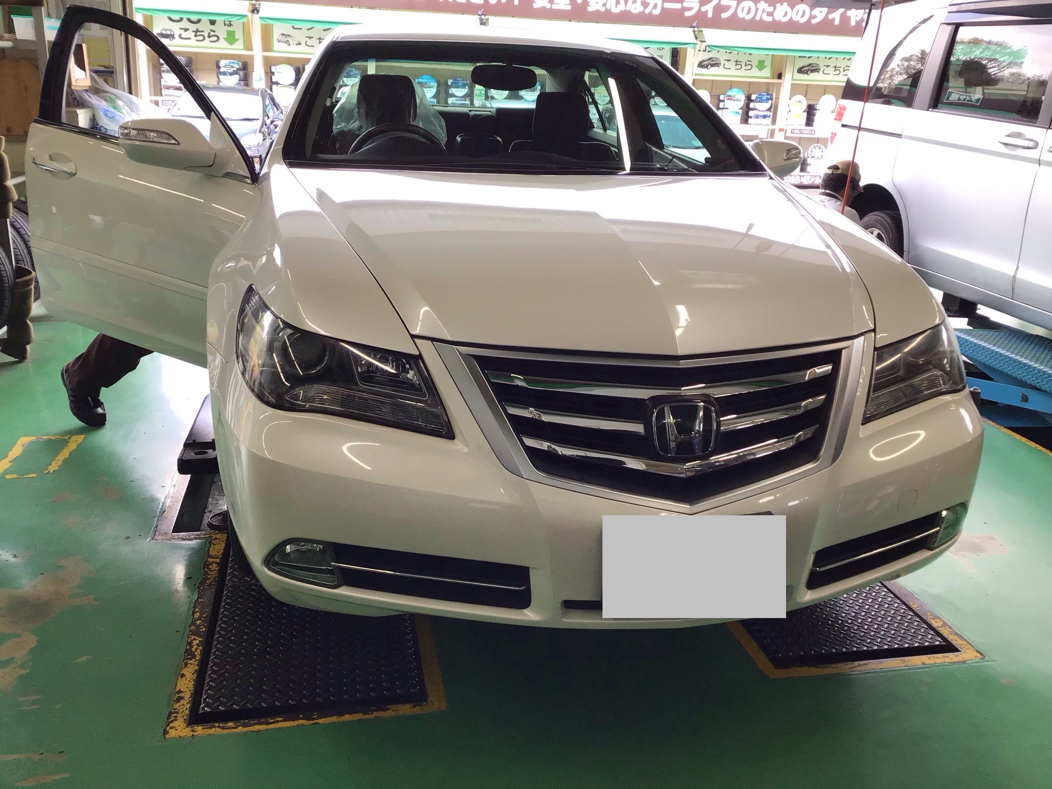 ホンダレジェンドタイヤ交換 アライメント ホンダ レジェンド タイヤ タイヤ ホイール関連 4輪トータルアライメント調整 サービス事例 タイヤ館 大船 神奈川県のタイヤ カー用品ショップ タイヤからはじまる トータルカーメンテナンス タイヤ館グループ