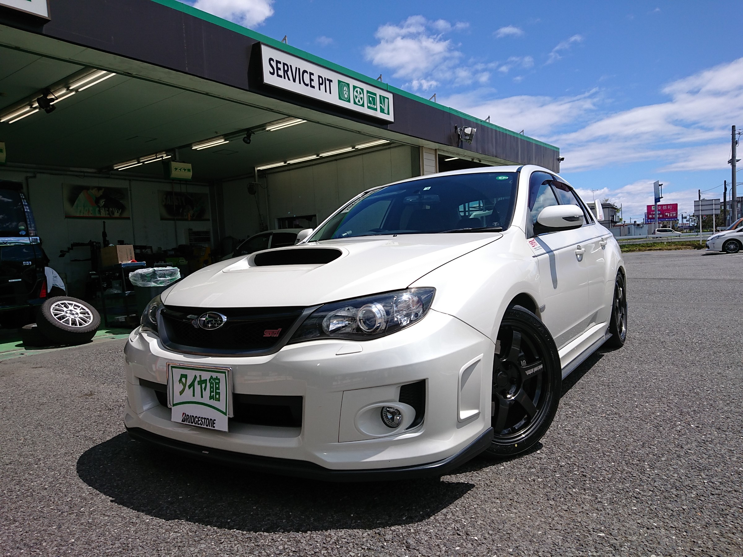 金のインプレッサ スバル・インプレッサ WRX STI (GVF)】タイヤ交換・アライメント