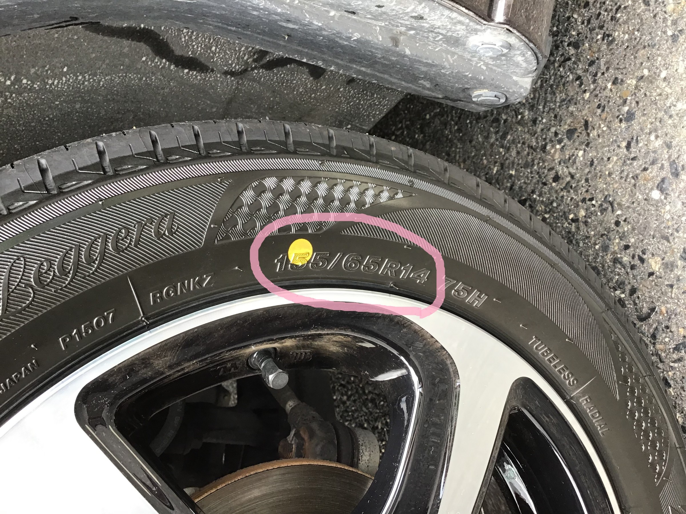 車がまっすぐ走らない！？スズキ「アルト」のホイール