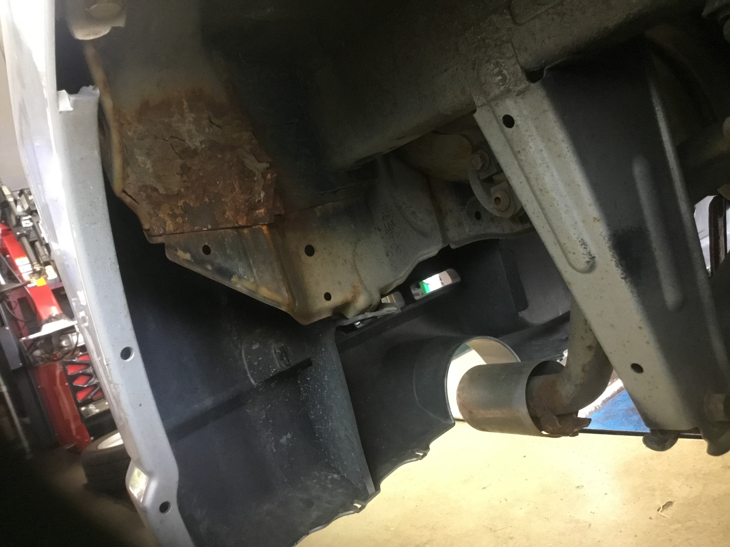 下回りの防錆 大丈夫ですか スタッフ日記 タイヤ館 パドック２４６ 東京都のタイヤ カー用品ショップ タイヤからはじまる トータルカーメンテナンス タイヤ館グループ