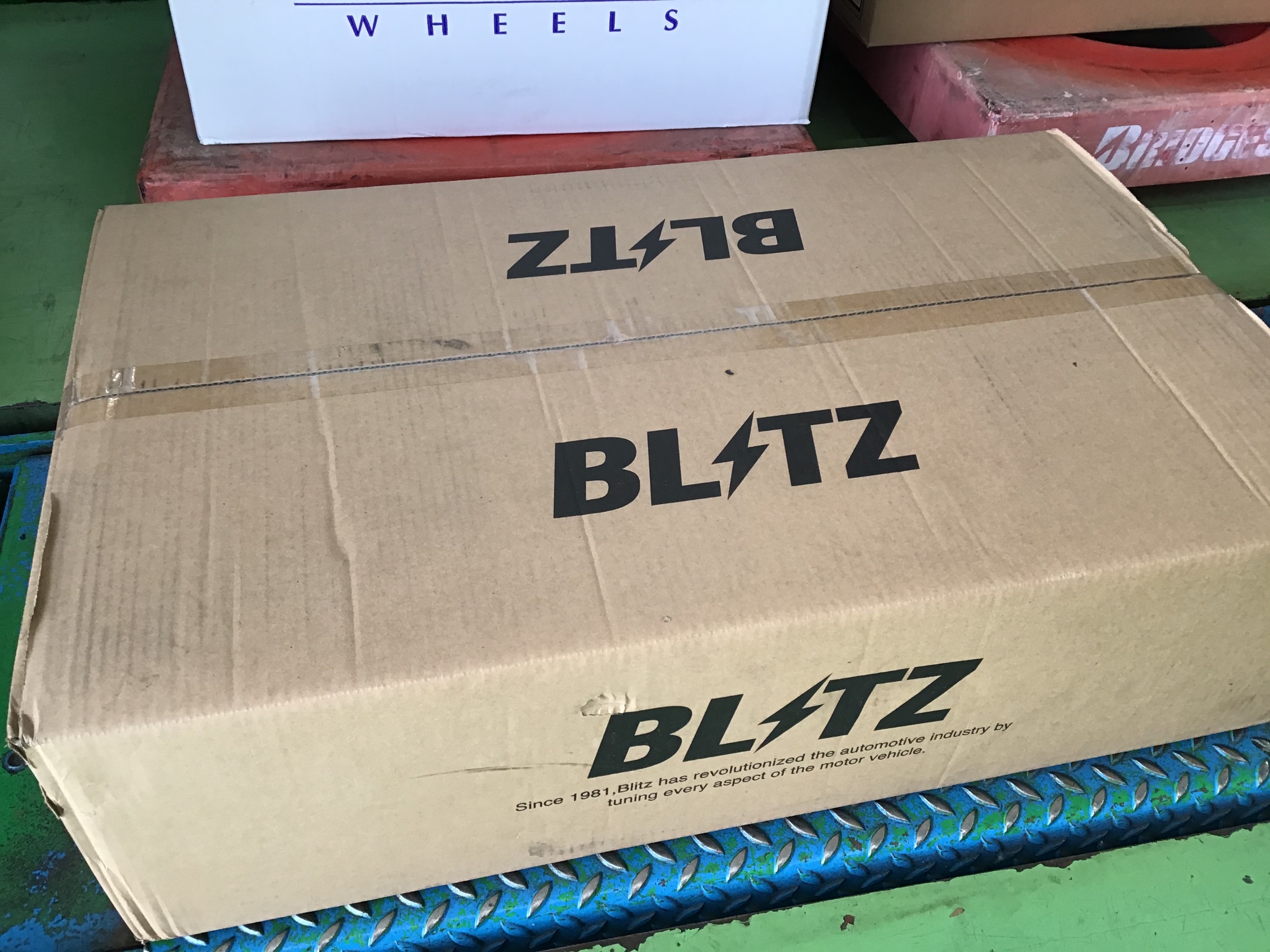 日産 セレナ 車高調取付 ブリッツ BLITZ | 店舗おススメ情報 | タイヤ