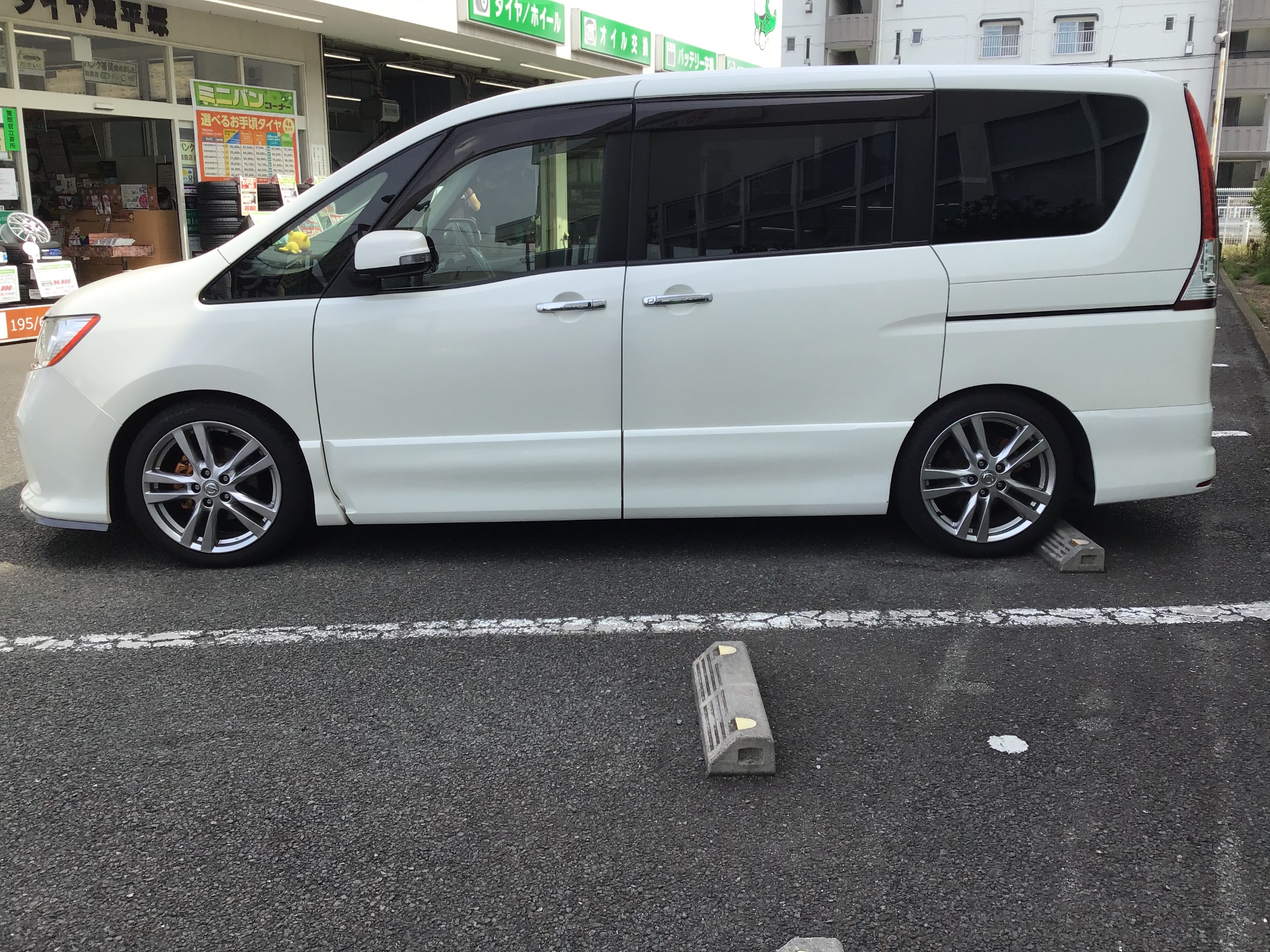 超爆安 セレナ C26 Blitz車高調 サスペンション