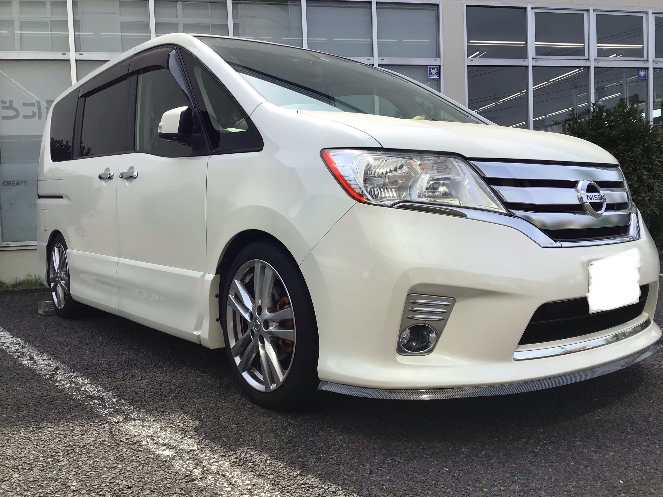 日産 セレナ 車高調取付 ブリッツ BLITZ | サービス事例 | タイヤ館