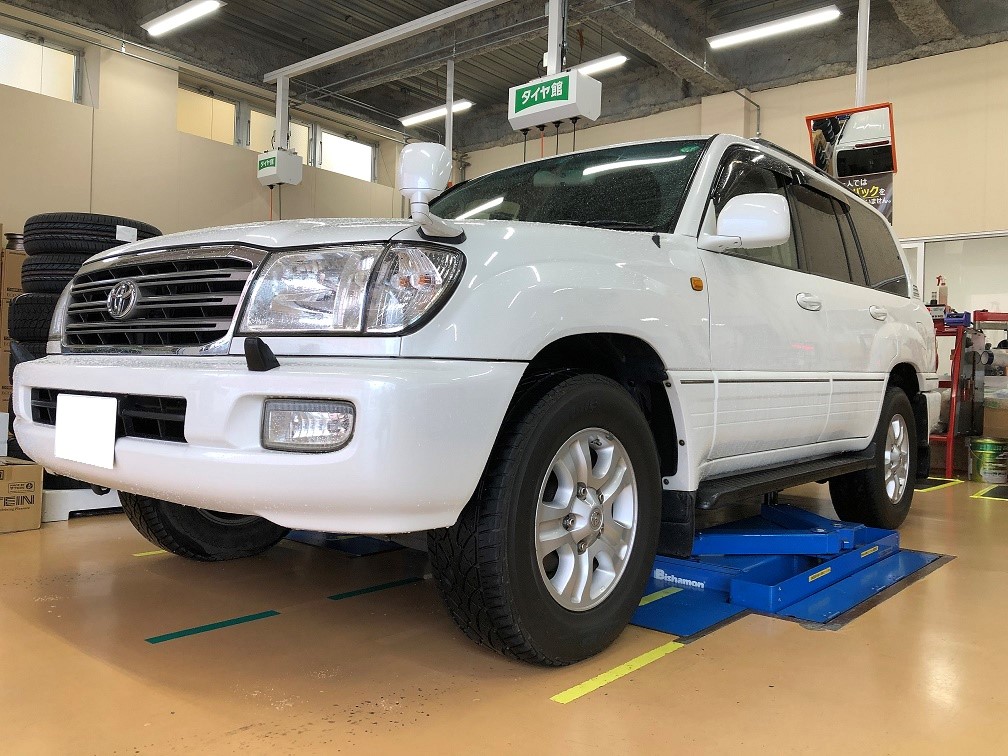 ２台の大型ｓｕｖ同時タイヤ交換 トヨタ Fjクルーザー タイヤ サービス事例 タイヤ館 西横浜 タイヤからはじまる トータルカーメンテナンス タイヤ館グループ