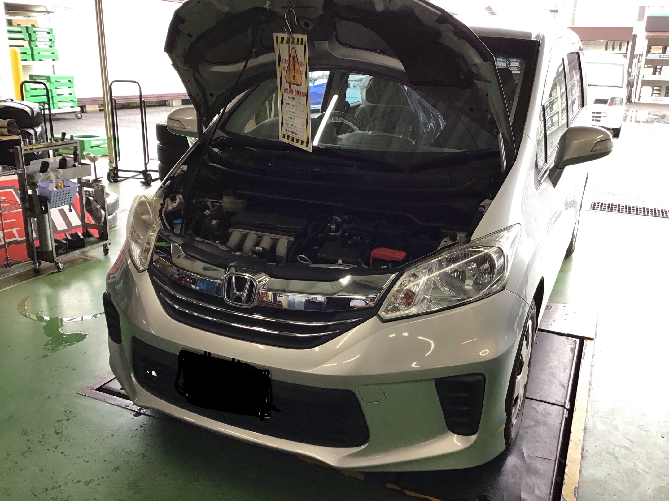 フリード エアコンガスクリーニング ホンダ フリード サービス事例 タイヤ館 西船橋 千葉県のタイヤ カー用品ショップ タイヤからはじまる トータルカーメンテナンス タイヤ館グループ