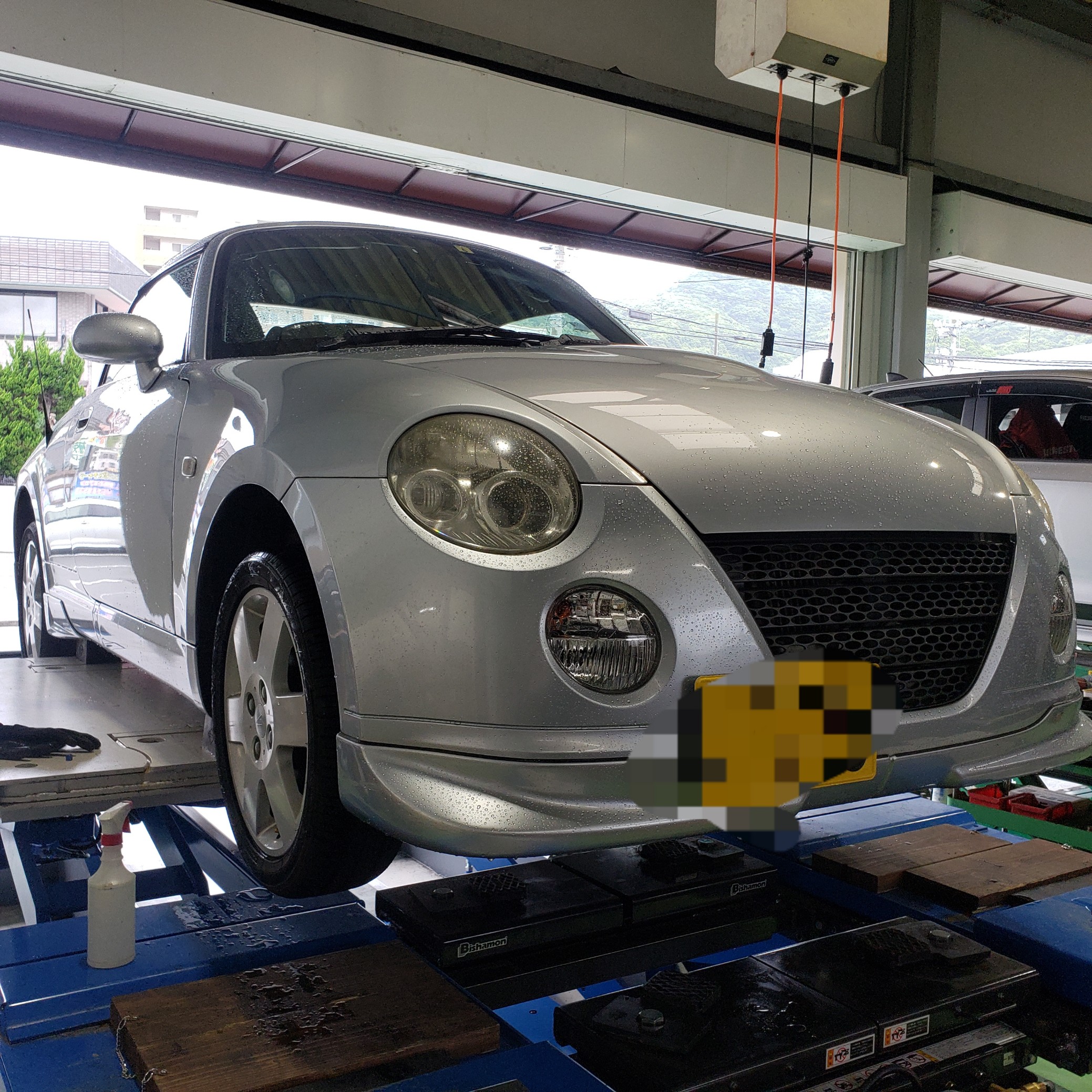 ダイハツ コペン チューブレスバルブ交換しましたっ 技術サービス施工事例 タイヤ館 福岡東 タイヤからはじまる トータルカーメンテナンス タイヤ館グループ