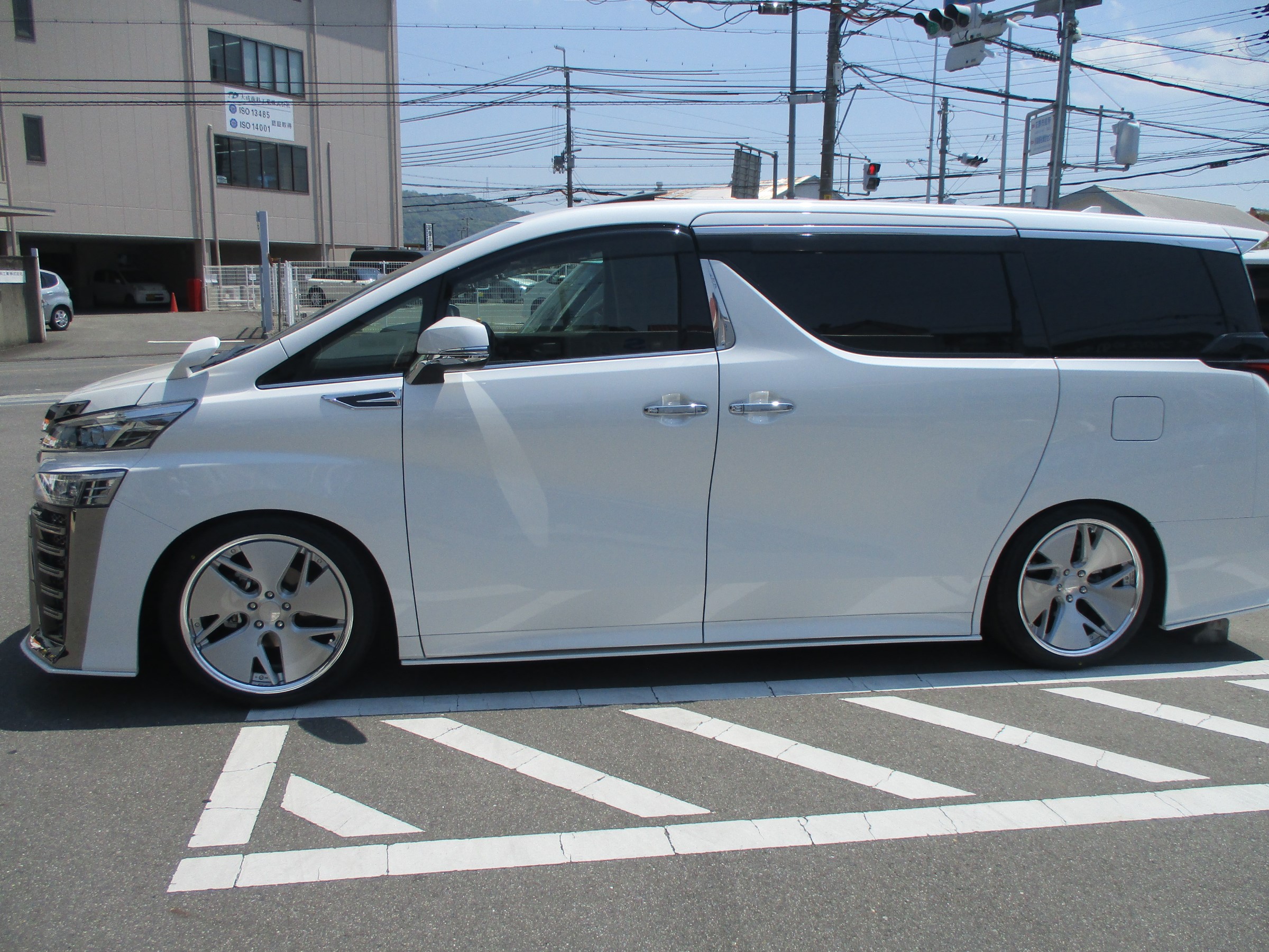 30系ヴェルファイア タイヤ ホイール 車高調 トヨタ ヴェルファイア ホイール タイヤ ホイール関連 タイヤ ホイール交換 サービス事例 タイヤ館 交野 タイヤからはじまる トータルカーメンテナンス タイヤ館グループ