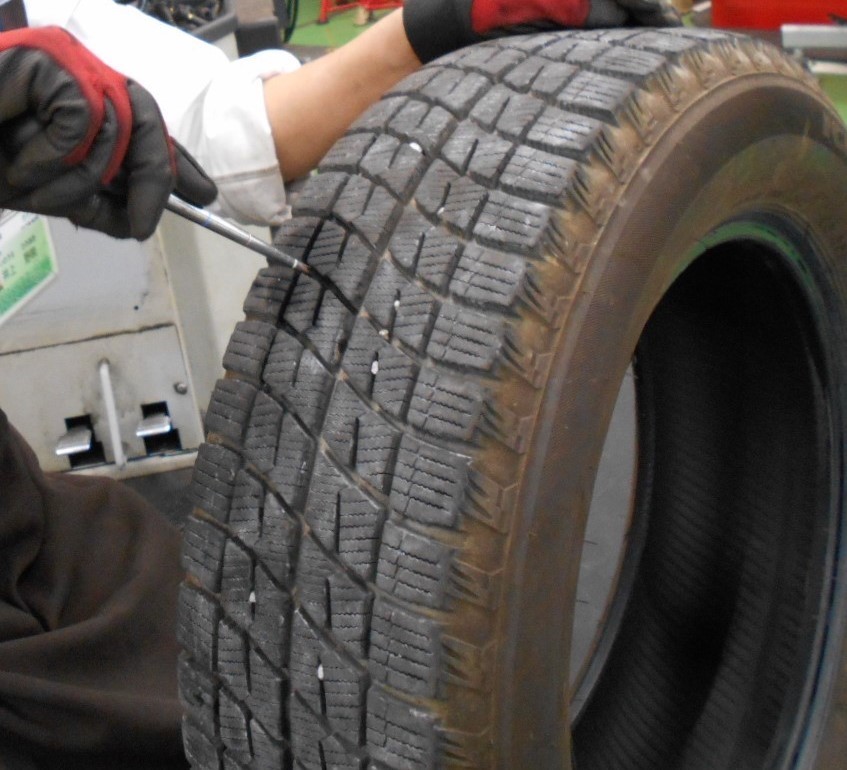 タイヤのパンク修理 タイヤ サービス事例 タイヤ館 深谷 タイヤからはじまる トータルカーメンテナンス タイヤ館グループ