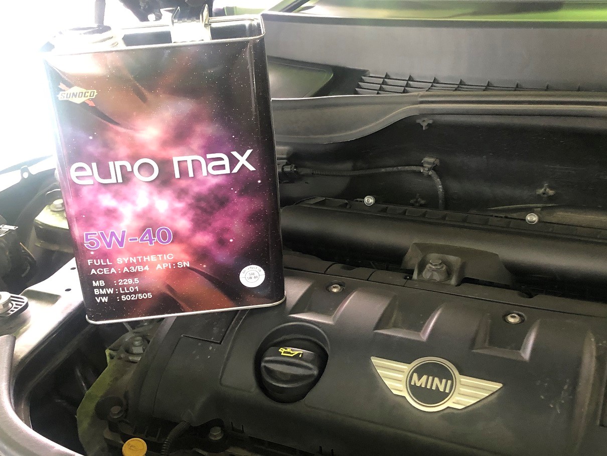 輸入車クリーンディーゼル エンジンオイルお任せください メンテナンス商品 オイル関連 エンジンオイル交換 スタッフ日記 タイヤ館 西脇 兵庫県のタイヤ カー用品ショップ タイヤからはじまる トータルカーメンテナンス タイヤ館グループ