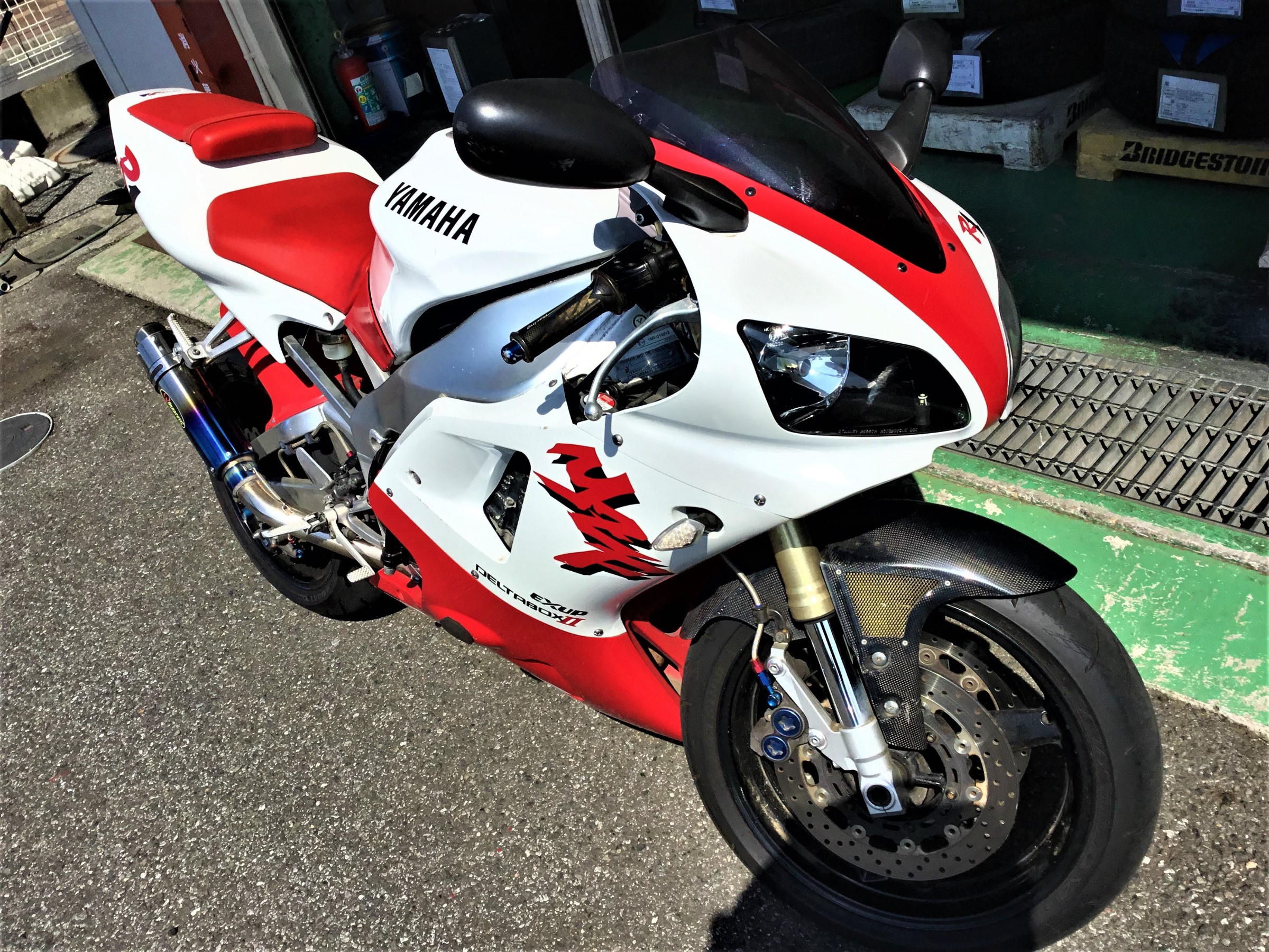 スタッフのバイクにもa S H オイルを入れてみた スタッフブログ 日記 タイヤ館 鎌ヶ谷 千葉県のタイヤ カー用品ショップ タイヤからはじまる トータルカーメンテナンス タイヤ館グループ