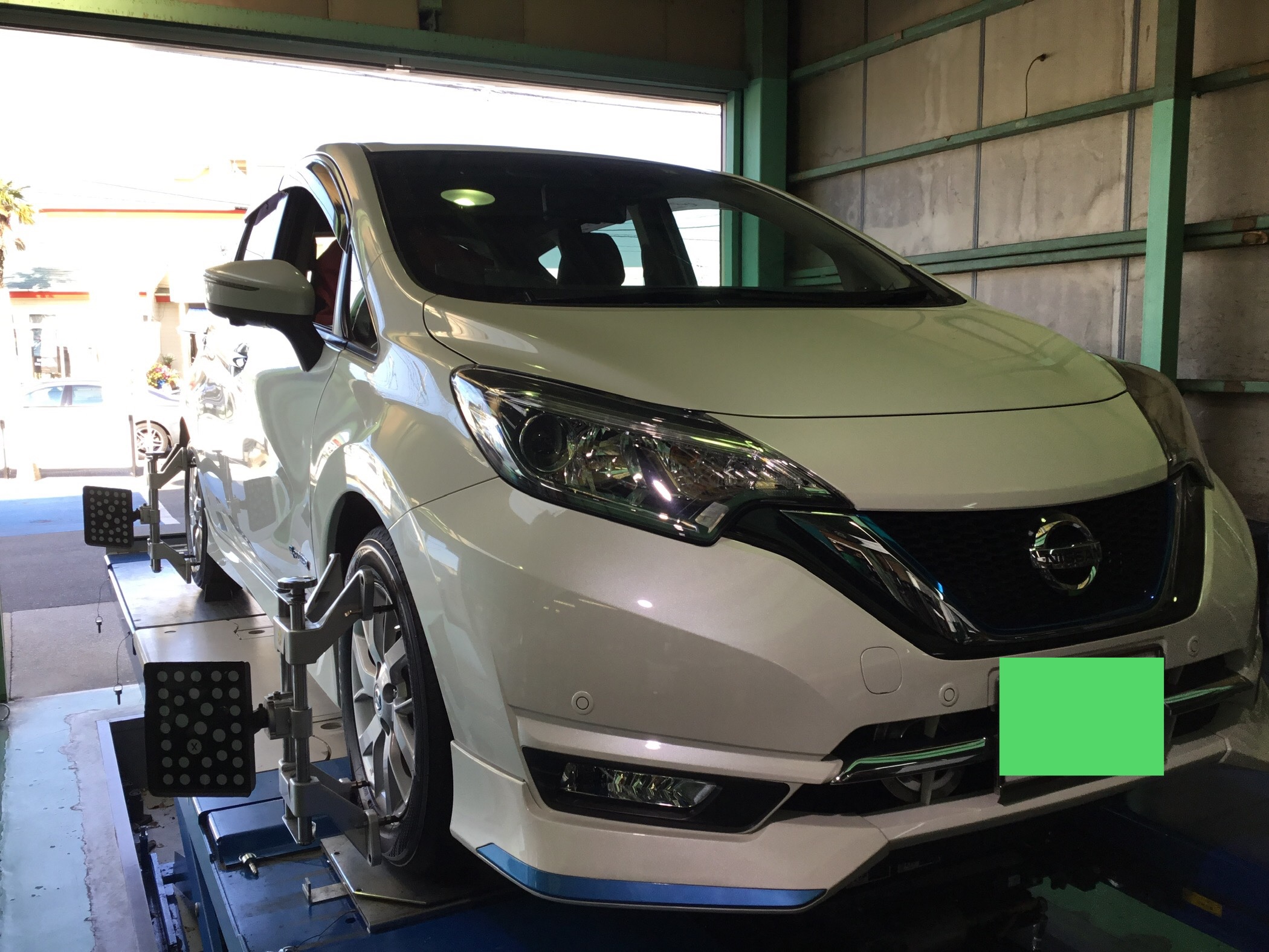 ニッサン ノートeパワー タイヤ交換 アライメント調整 日産 ノートe Power タイヤ タイヤ ホイール関連 4輪トータルアライメント調整 サービス事例 タイヤ館 太宰府 タイヤからはじまる トータルカーメンテナンス タイヤ館グループ