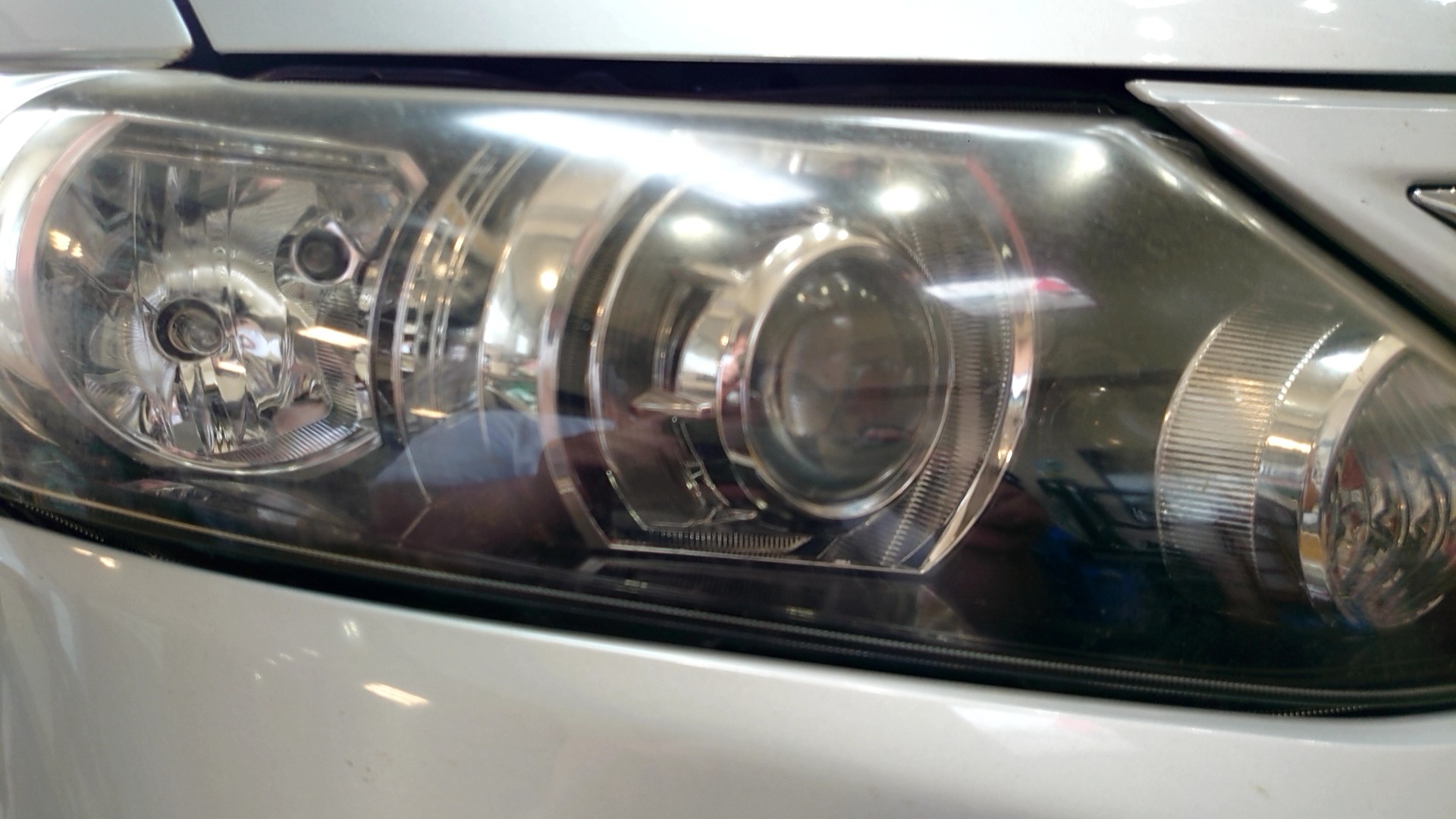 愛車のヘッドライトの黄ばみが気になる方に スタッフブログ タイヤ館 飯塚 タイヤからはじまる トータルカーメンテナンス タイヤ館グループ