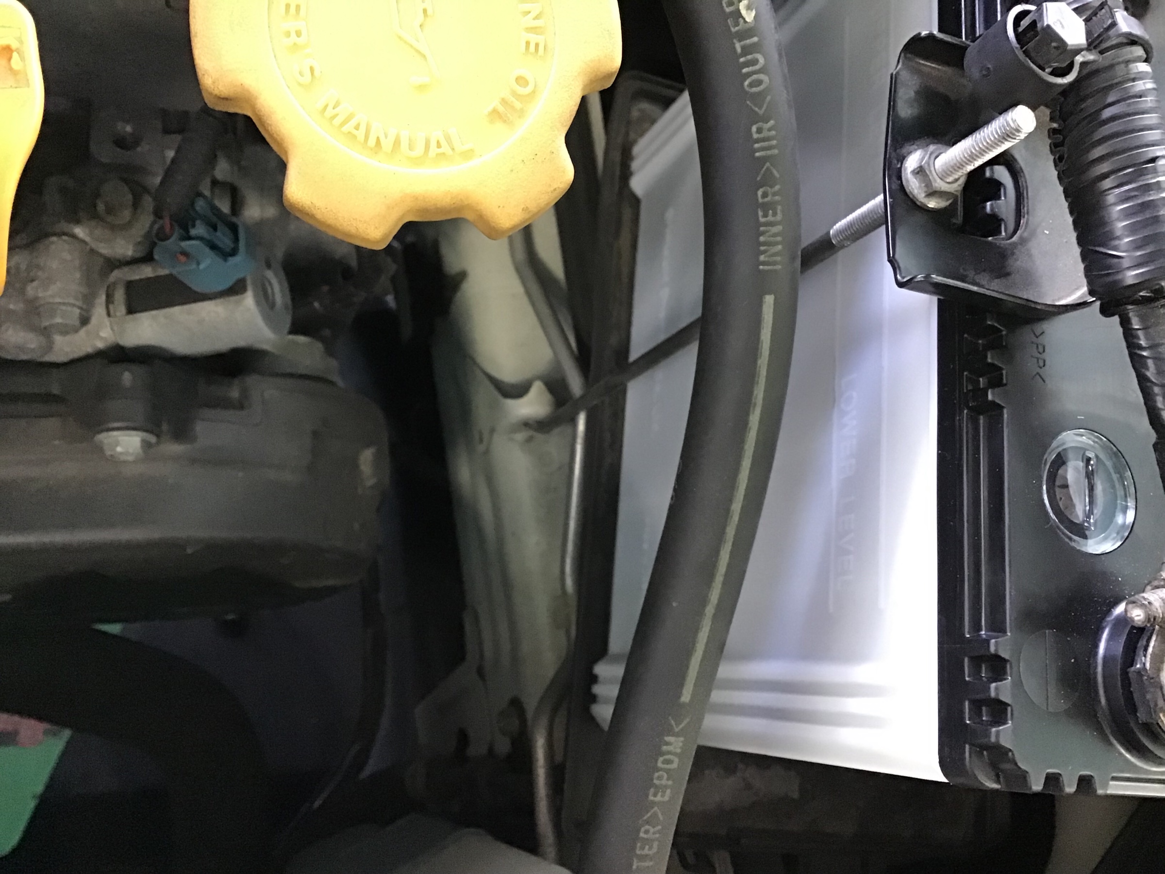 レガシィ バッテリー交換 スバル レガシィ メンテナンス商品 カー用品取付 バッテリー 作業紹介 タイヤ館 ２４６さぎぬま 神奈川県のタイヤ カー用品ショップ タイヤからはじまる トータルカーメンテナンス タイヤ館グループ
