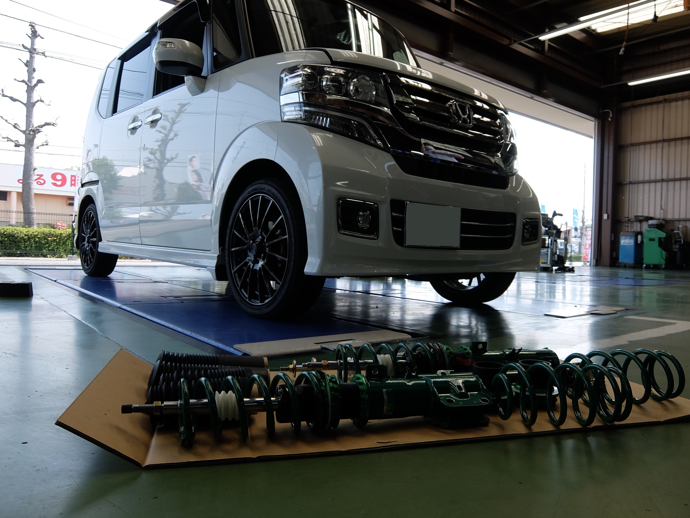 ホンダ・N-BOX・JF1】車高調取付け | 店舗おススメ情報 | タイヤ
