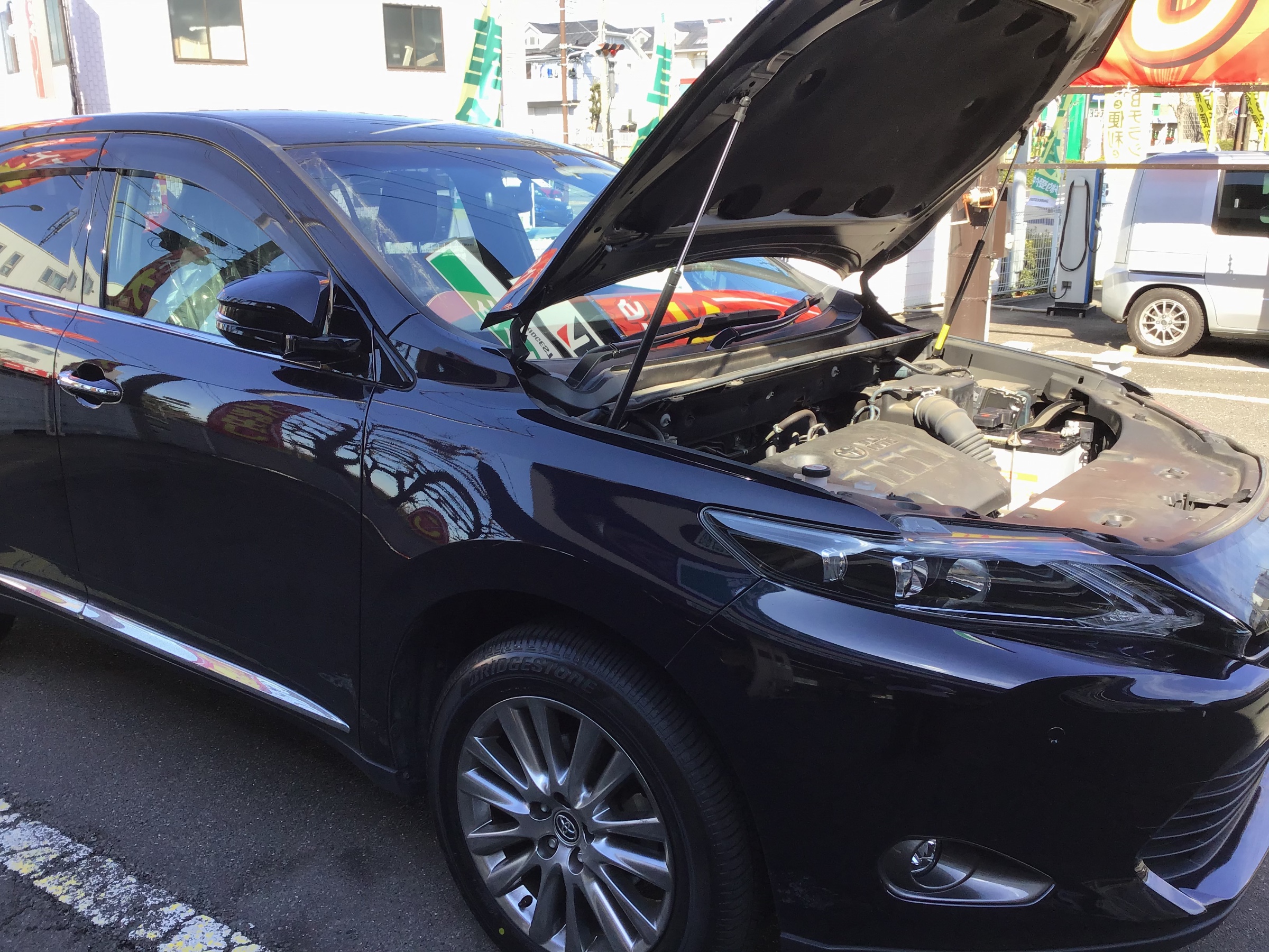 アイドリングストップ車もお任せください トヨタ ハリアー サービス事例 タイヤ館 都筑インター 神奈川県のタイヤ カー用品ショップ タイヤからはじまる トータルカーメンテナンス タイヤ館グループ