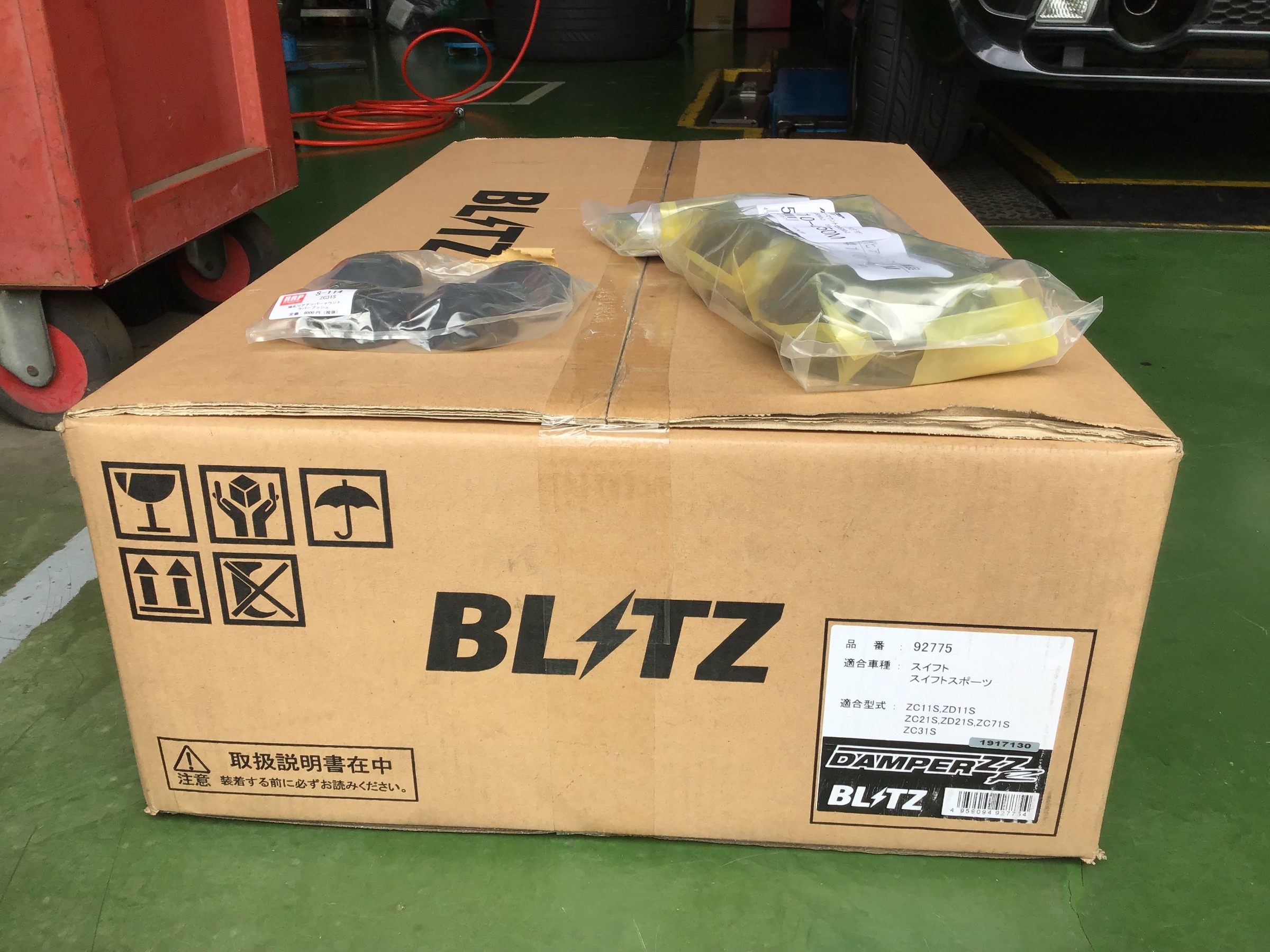 N-BOXカスタム JF3 車高調 ブリッツ ダンパーZZR 92389 BLITZ