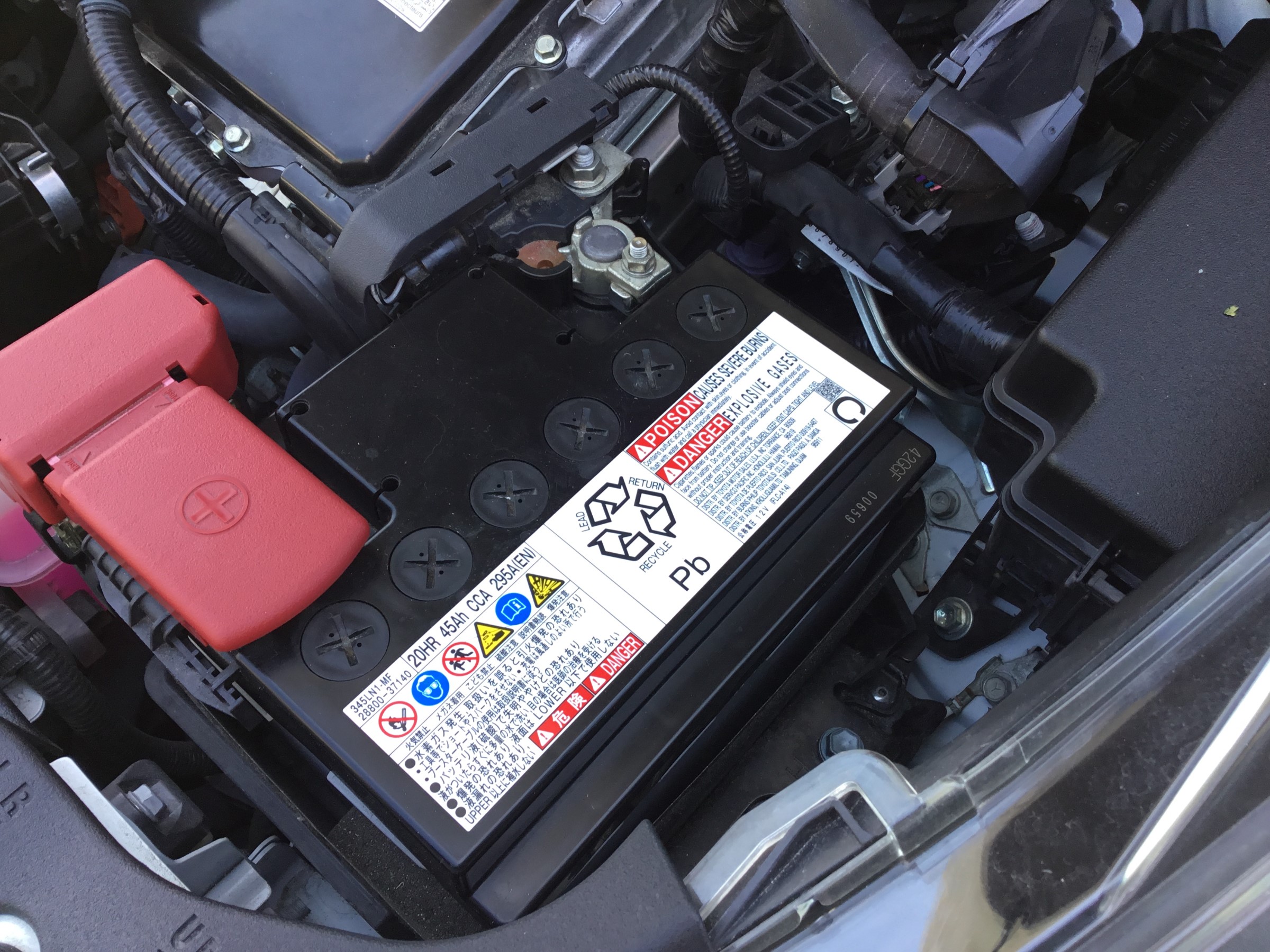 バッテリーあがりする前に点検をおすすめします メンテナンス商品 スタッフ日記 タイヤ館 加古川 兵庫県のタイヤ カー用品ショップ タイヤからはじまる トータルカーメンテナンス タイヤ館グループ