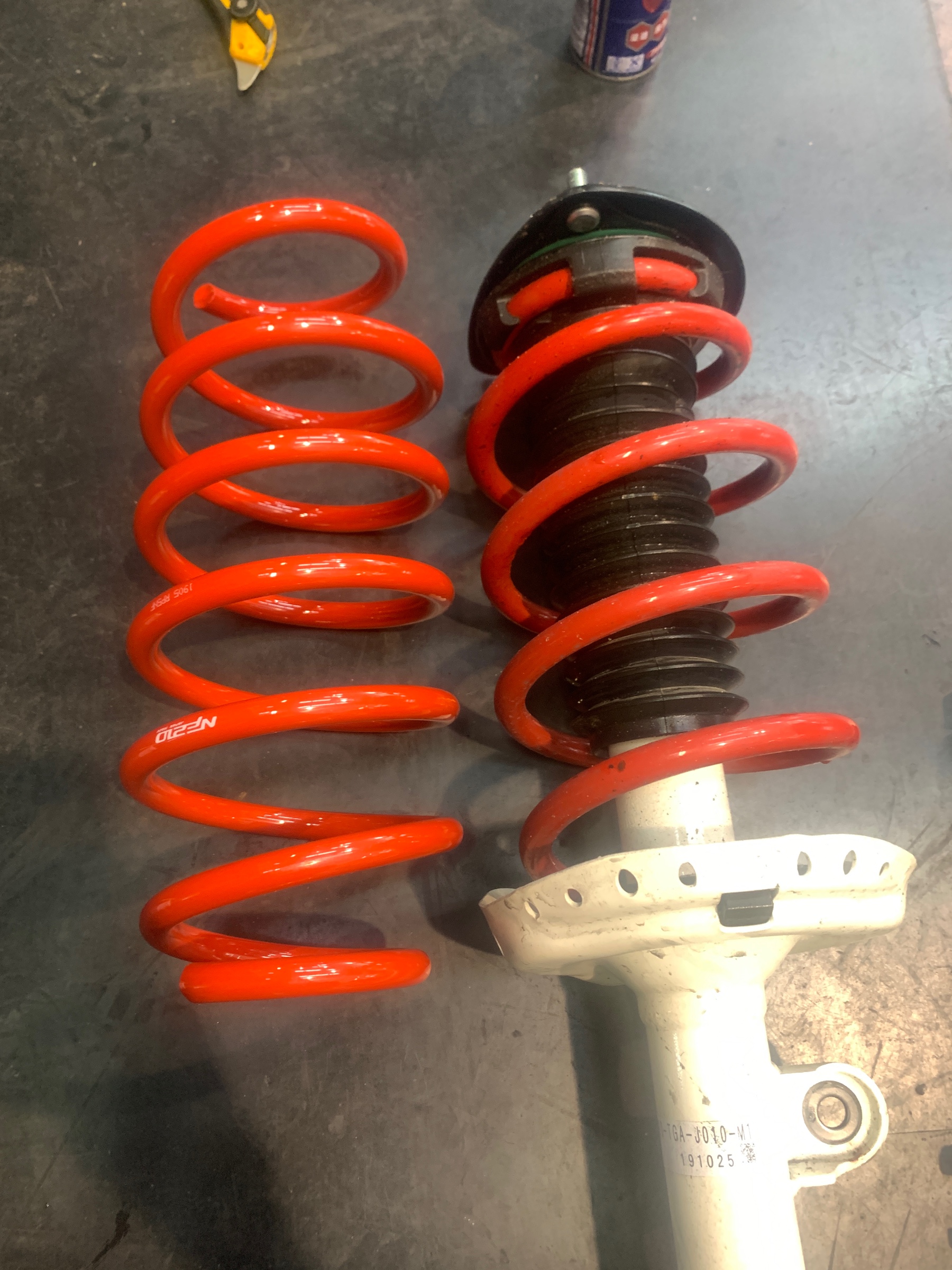 ステップワゴン ダウンサス 取り付け ホンダ ステップワゴン その他 パーツ取付 サスペンション取付 作業日記 タイヤ館 春日 タイヤからはじまる トータルカーメンテナンス タイヤ館グループ