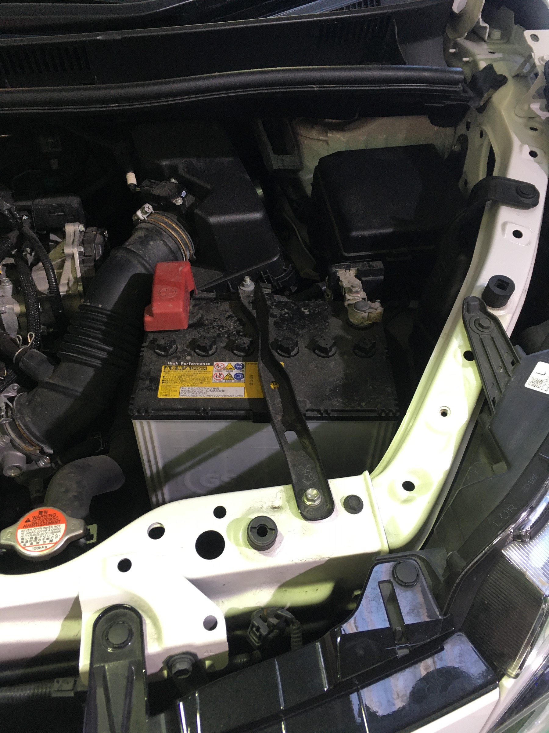 トヨタ ノア Zrr80g バッテリー交換 トヨタ ノア メンテナンス商品 パーツ取付 各種用品取付 サービス事例 タイヤ館 太宰府 タイヤからはじまる トータルカーメンテナンス タイヤ館グループ