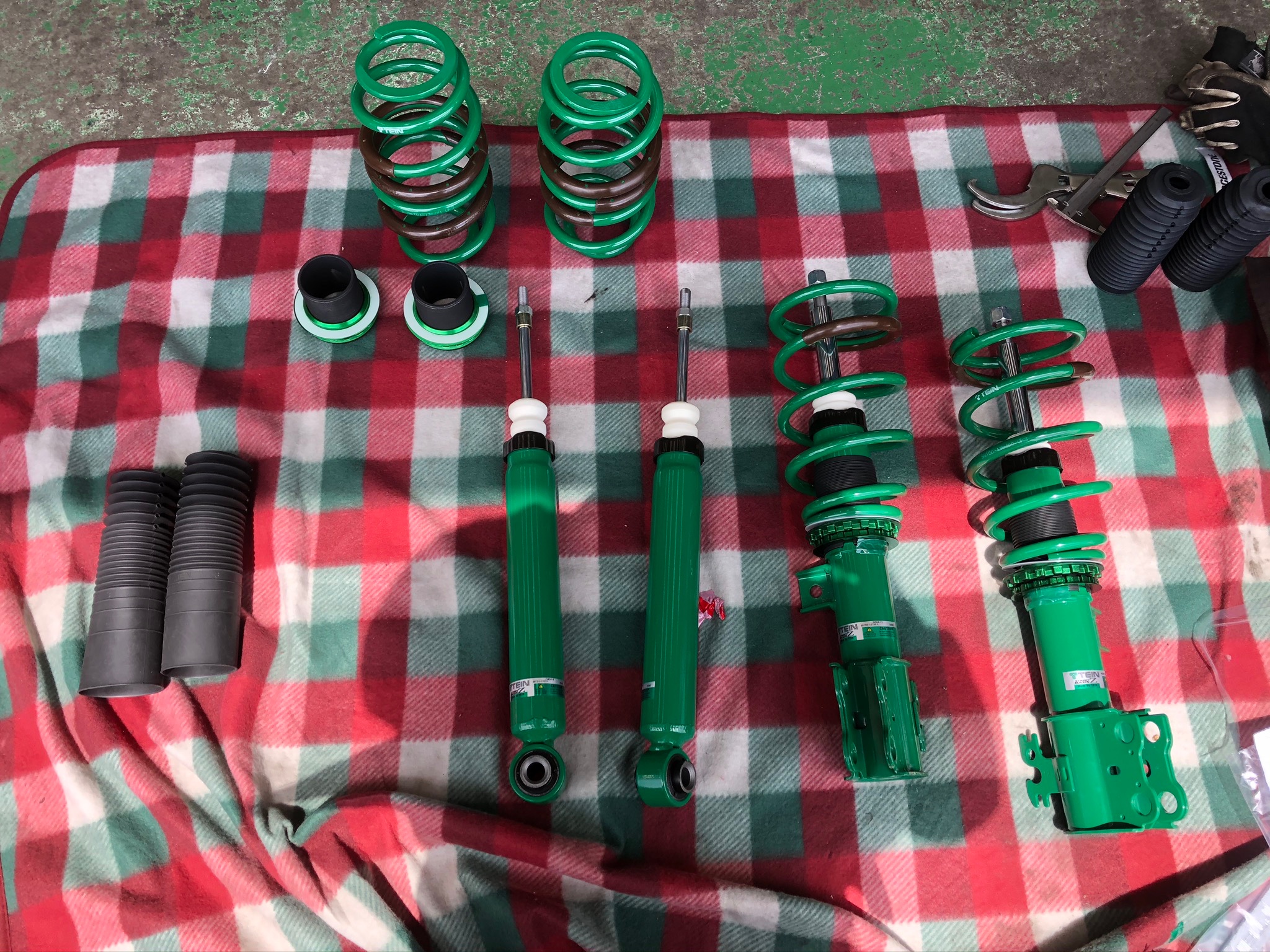 50プリウス車高調 LARGUS ONLINE SHOP / トヨタ プリウス ZVW50 2WD SpecD 車高調キット