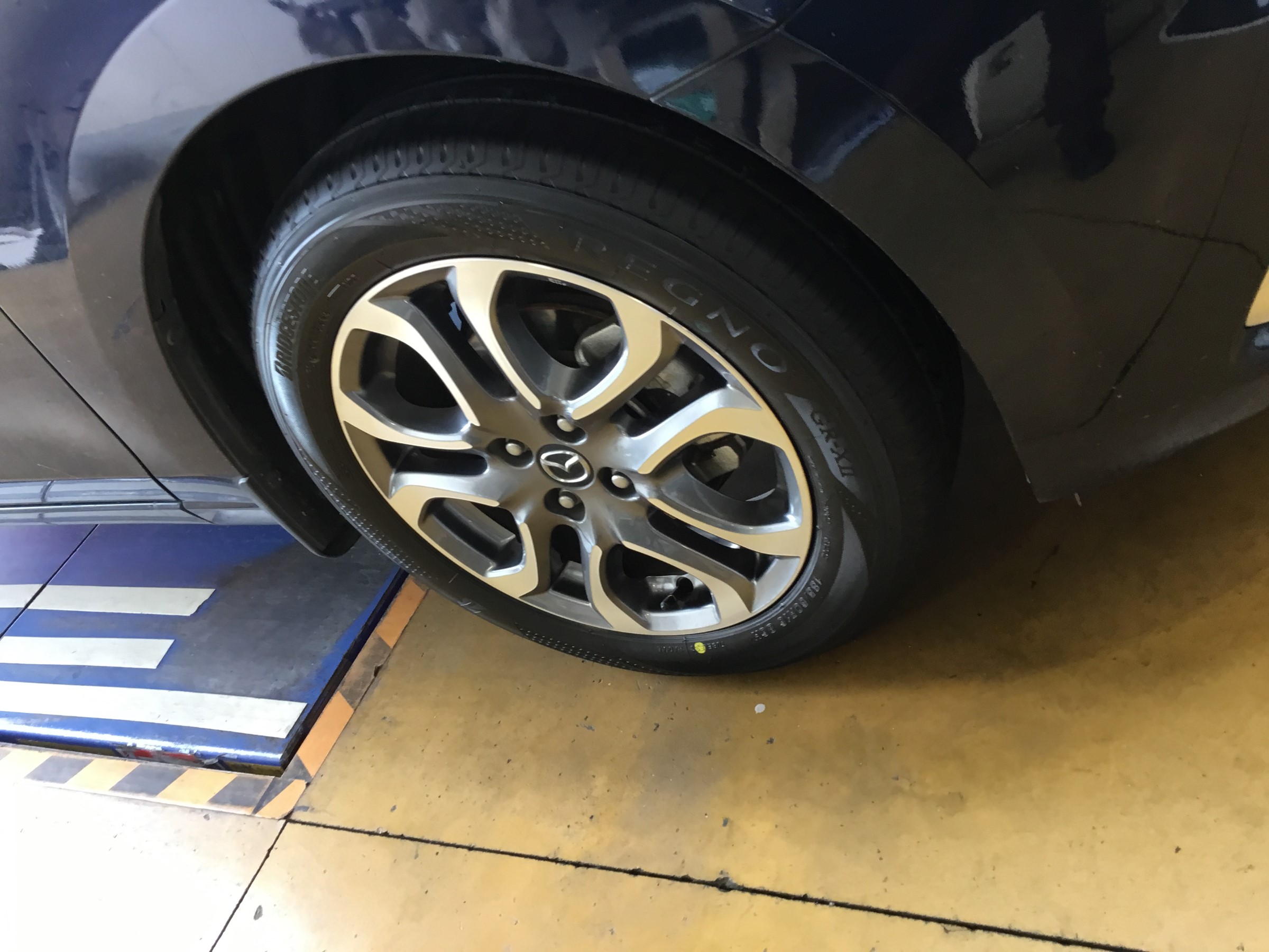 マツダ デミオ レグノ ＧＲ-ＸⅡ 185/60Ｒ16 タイヤ交換しました