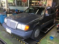 ベンツ　w124 リアガーニッシュ　ハーフ　未使用 港区おじ様 W126 560SEL ホワイト 2オーナー・7万キロ