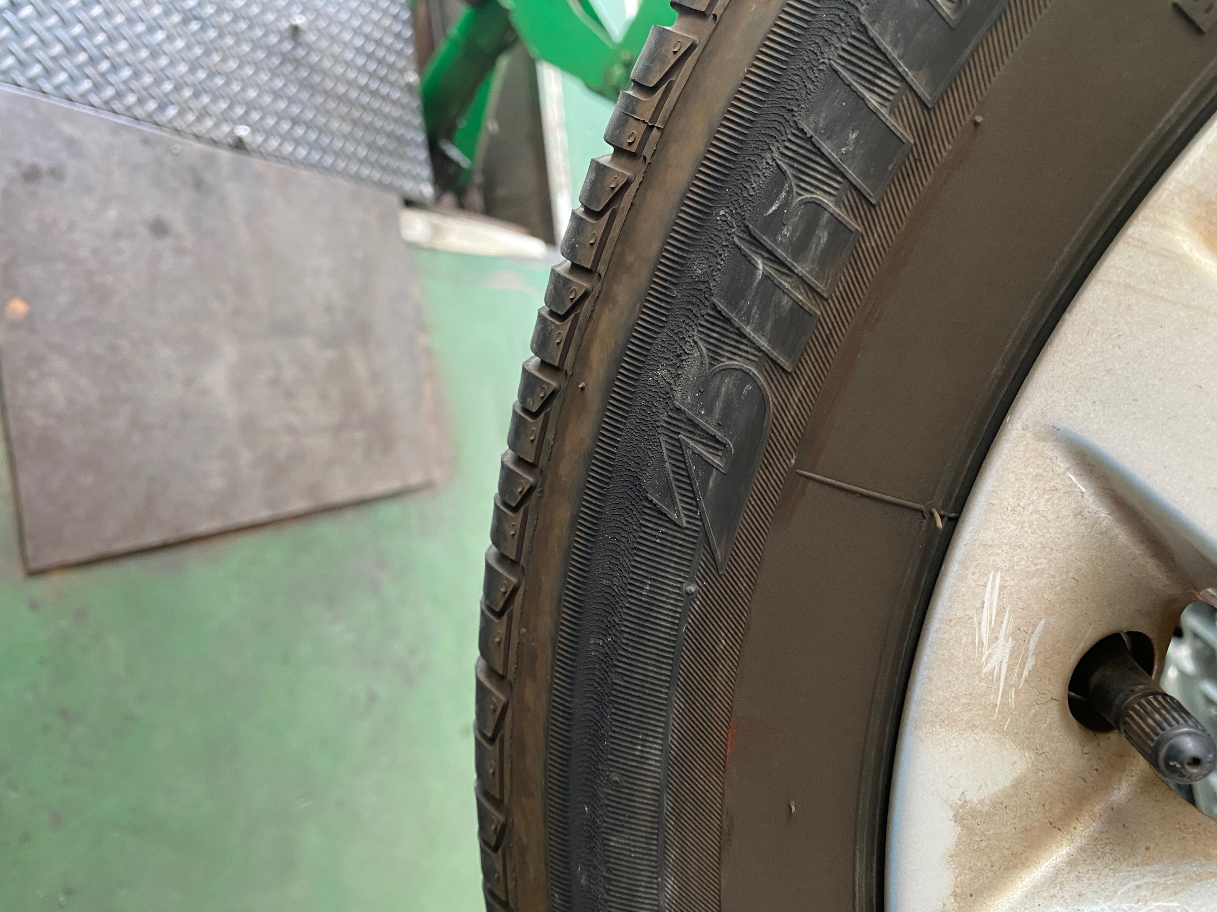 パンク修理について サービス事例 タイヤ館 佐賀 タイヤからはじまる トータルカーメンテナンス タイヤ館グループ