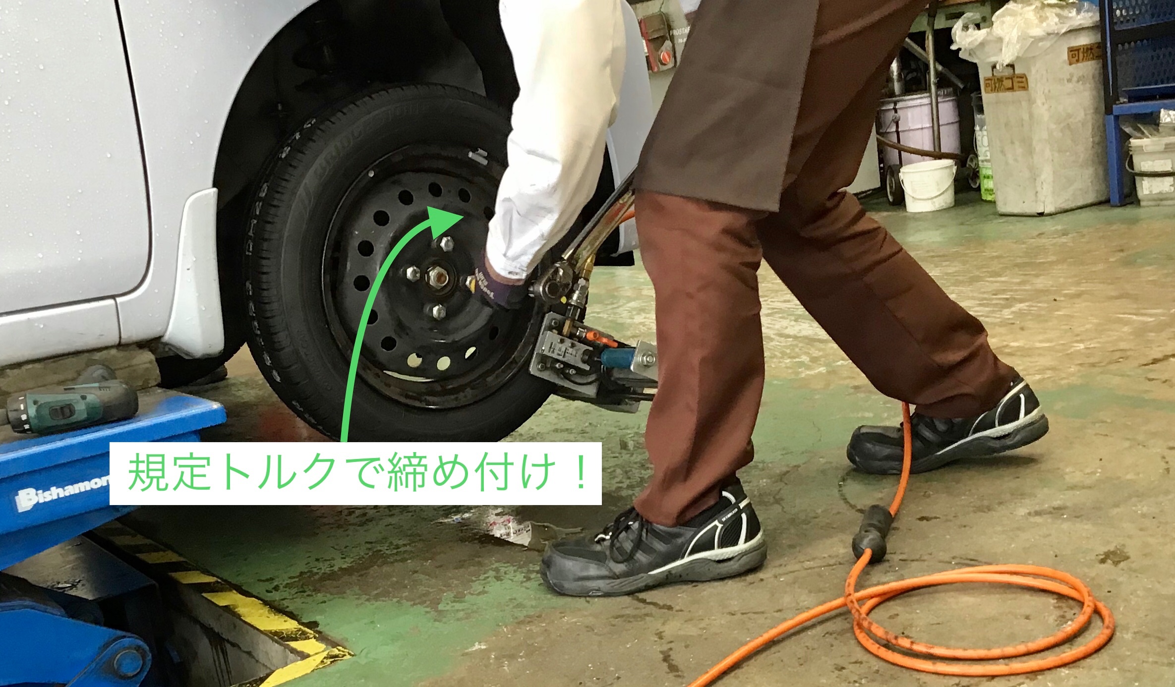 ミライースのタイヤ交換 ダイハツ ミライース タイヤ タイヤ ホイール関連 タイヤ ホイール交換 サービス事例 タイヤ館 ２９４谷和原ｲﾝﾀｰ 茨城県のタイヤ カー用品ショップ タイヤからはじまる トータルカーメンテナンス タイヤ館グループ