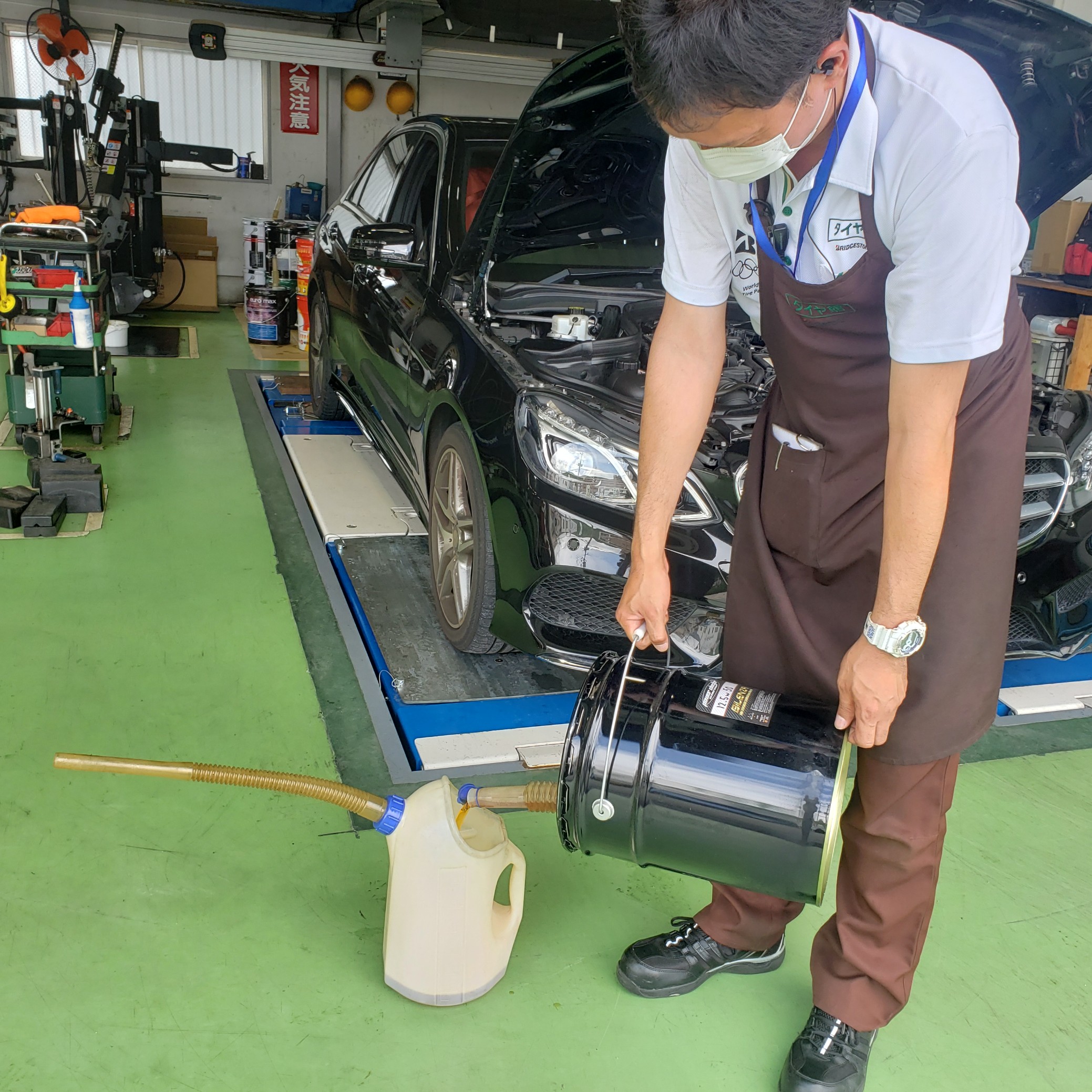 MercedesBenz W212 220d のオイル交換をしました！！ 技術サービス施工事例 タイヤ館 福岡東 タイヤから