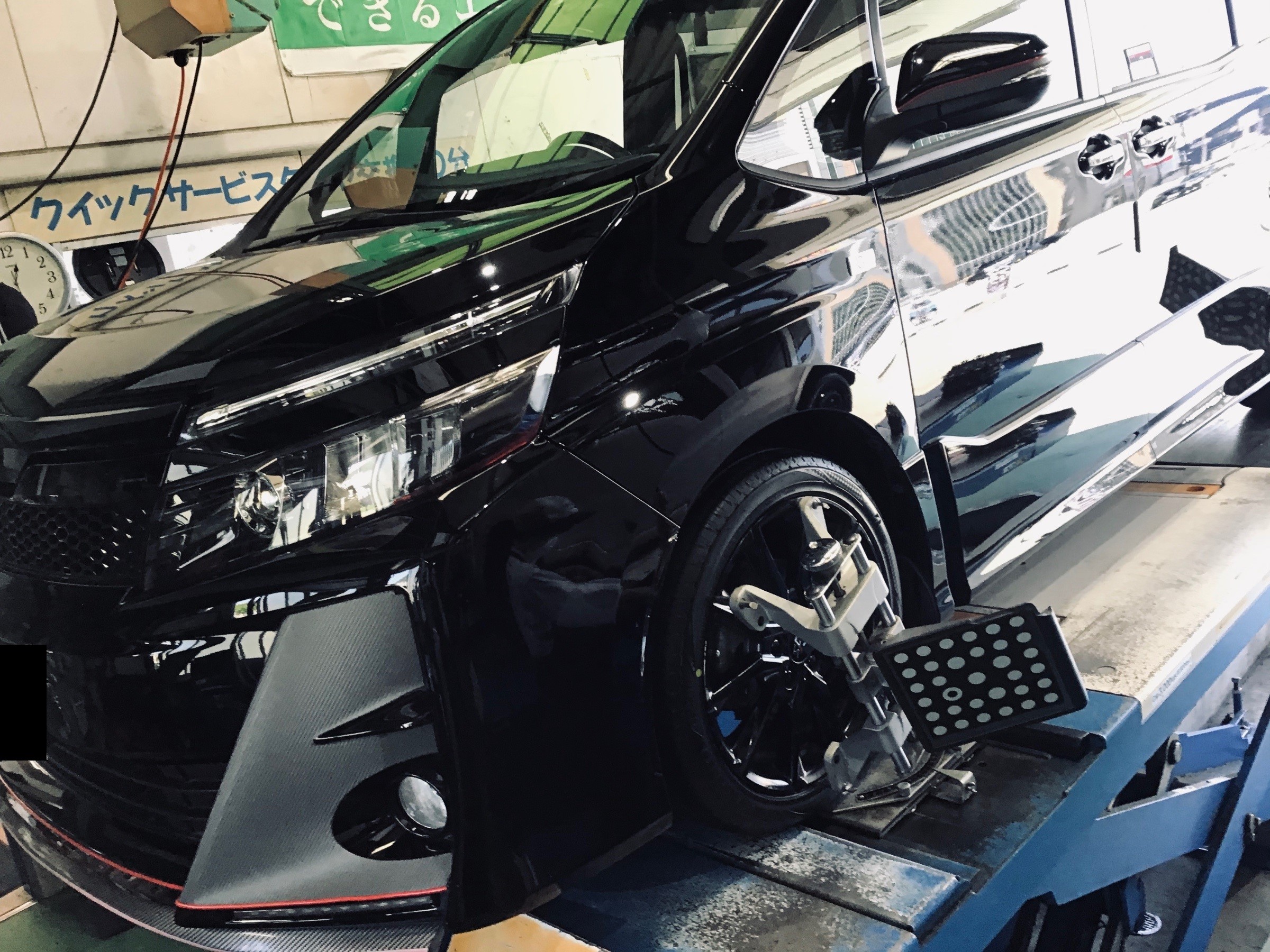 VOXY G'sにタイヤ交換とアライメント調整！！ お任せください