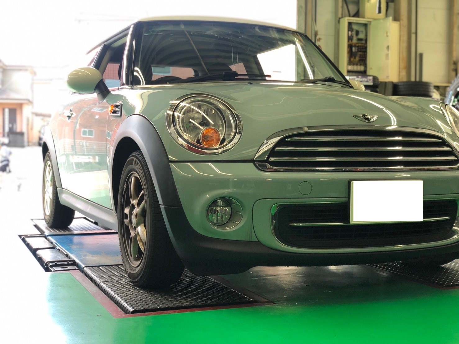 乗り心地か値段か Bmw Mini タイヤ タイヤ ホイール関連 タイヤ ホイール交換 サービス事例 タイヤ館 瀬谷 神奈川県のタイヤ カー用品ショップ タイヤからはじまる トータルカーメンテナンス タイヤ館グループ