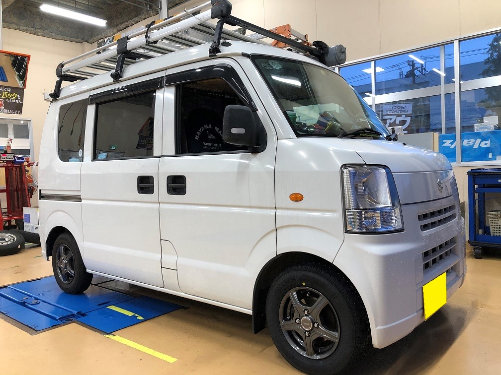 働く軽自動車のタイヤホイールを交換 スズキ エブリイワゴン ホイール サービス事例 タイヤ館 西横浜 タイヤからはじまる トータルカーメンテナンス タイヤ館グループ