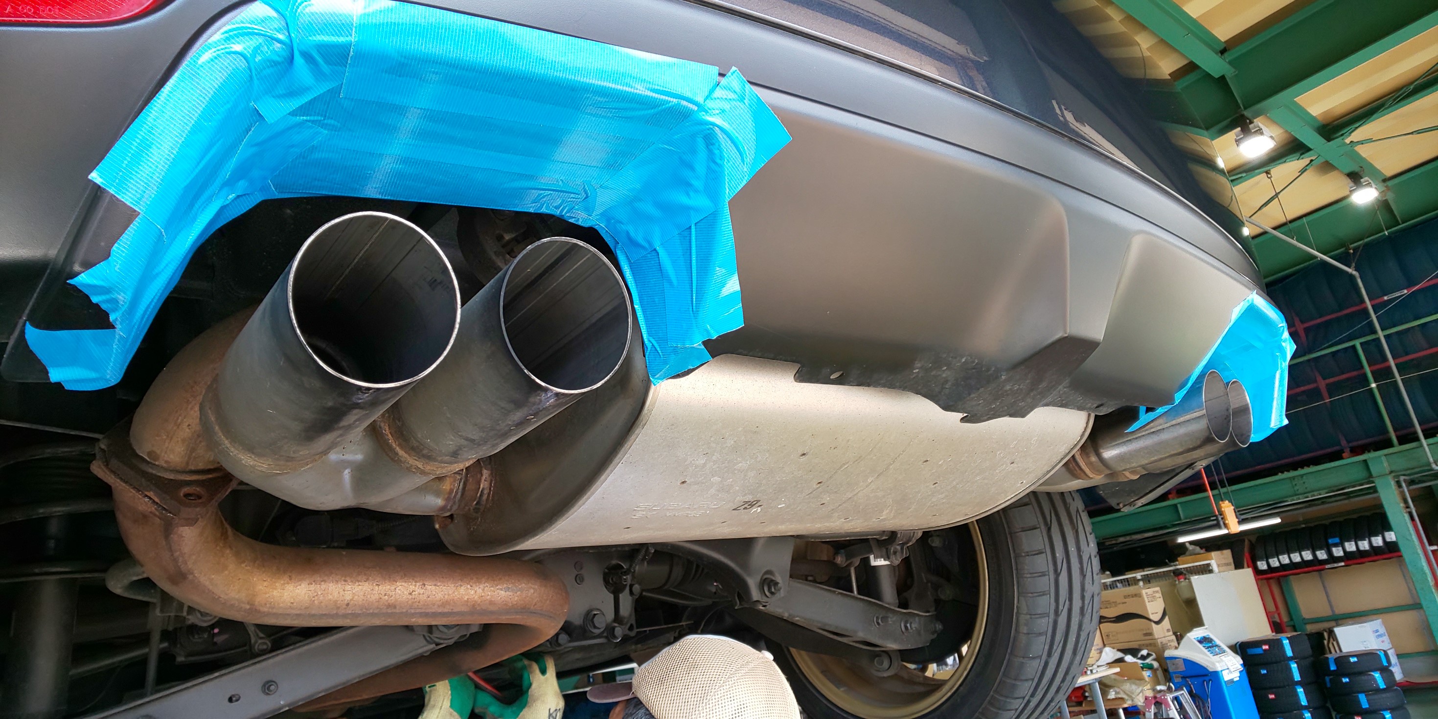 インプレッサSTI X HKS LEGAMAX プレミアム マフラー取付です