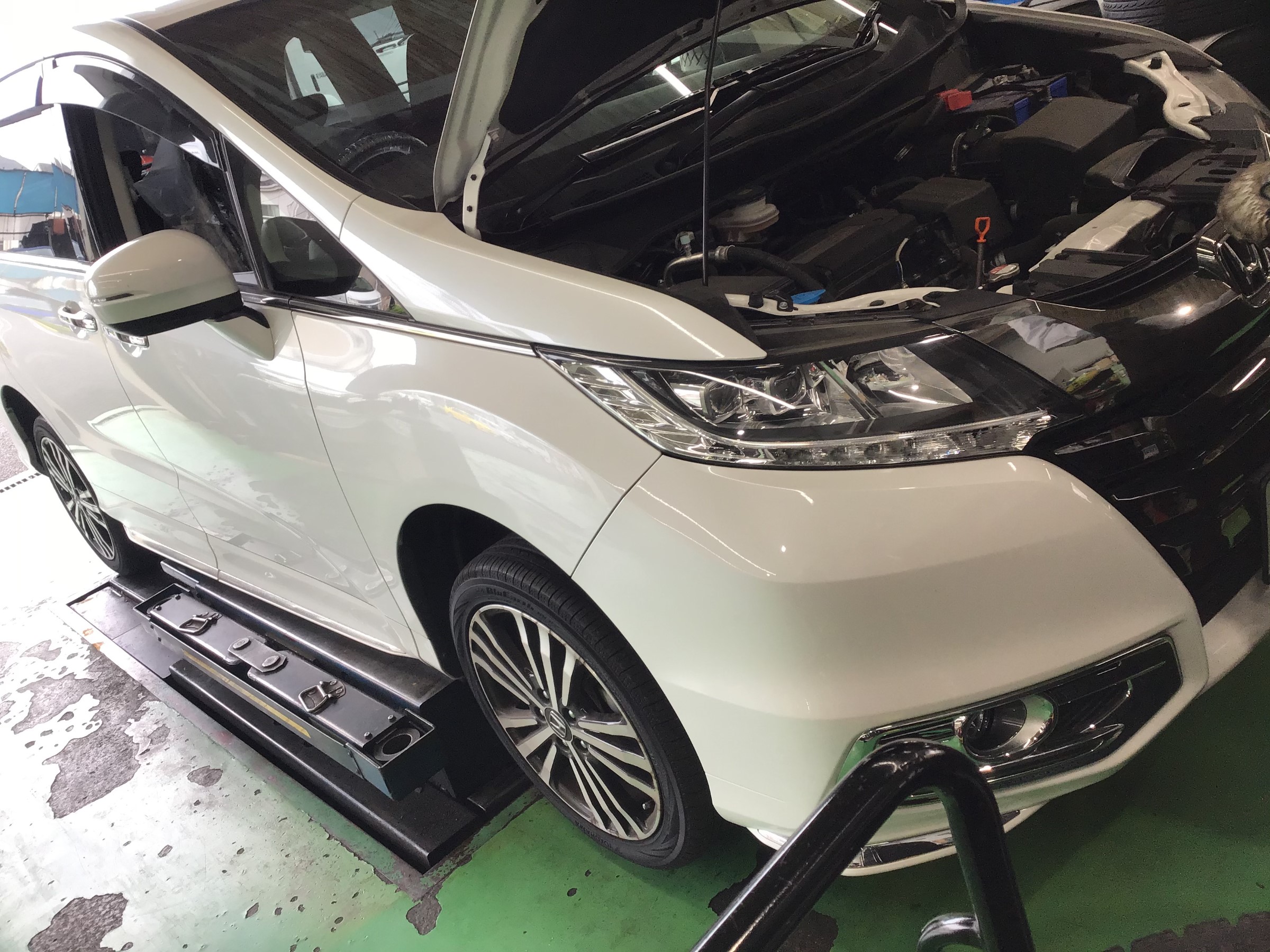 オデッセイ オイル交換 ホンダ オデッセイ メンテナンス商品 オイル関連 エンジンオイル交換 サービス事例 タイヤ館 西荻窪 東京都のタイヤ カー用品ショップ タイヤからはじまる トータルカーメンテナンス タイヤ館グループ