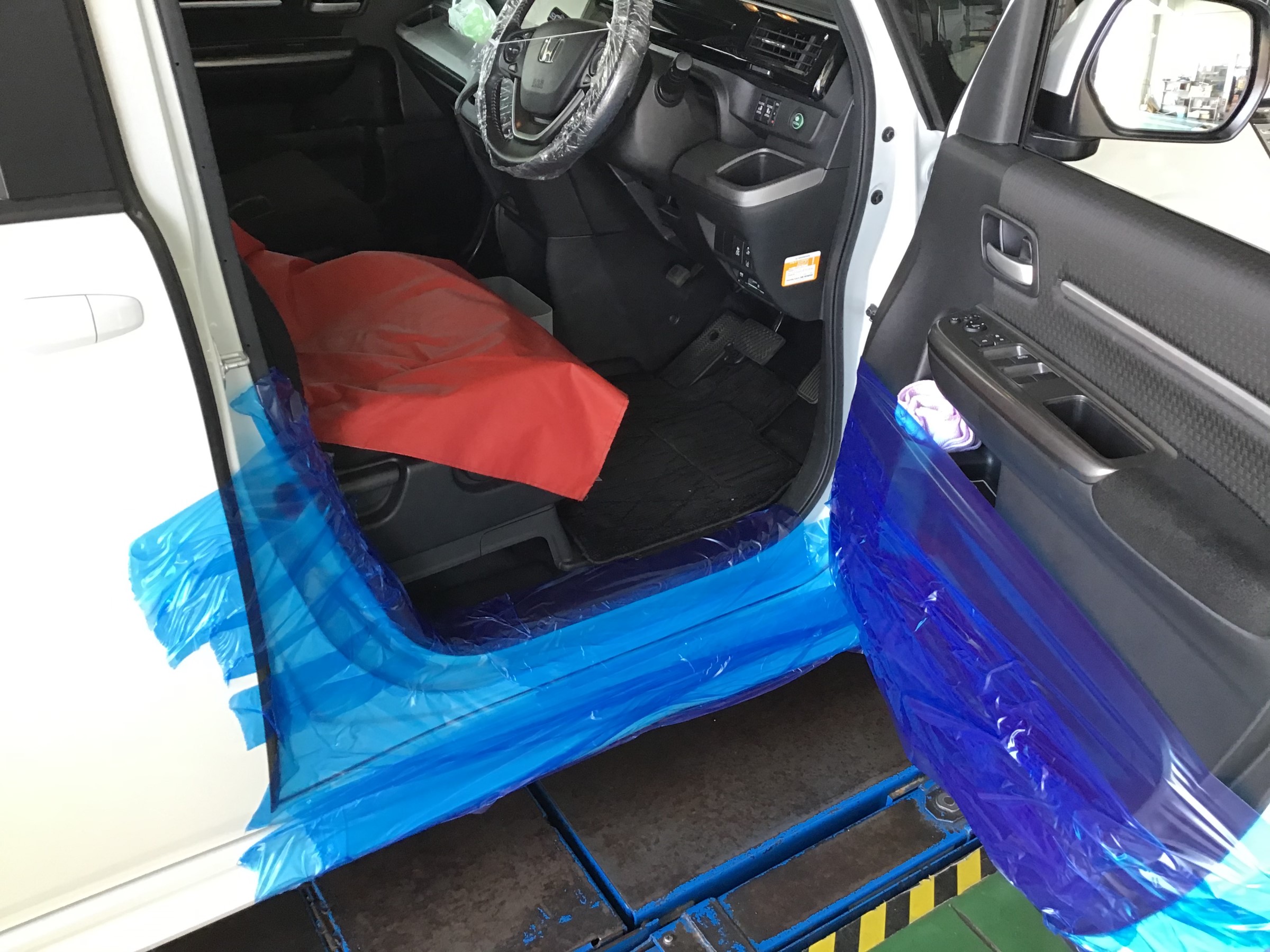 ホンダ ステップワゴン ｒｐ レカロシート取り付け ホンダ ステップワゴン 作業紹介 タイヤ館 金沢西 石川県 福井県のタイヤ カー用品ショップ タイヤからはじまる トータルカーメンテナンス タイヤ館グループ
