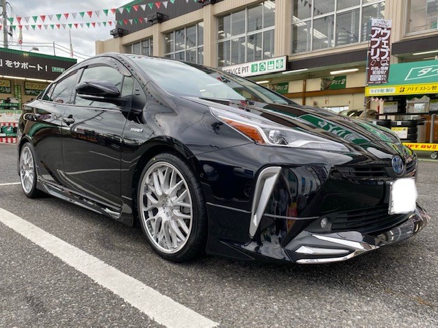 ☆【トヨタ プリウス ZVW51】１９インチホイールタイヤ交換です
