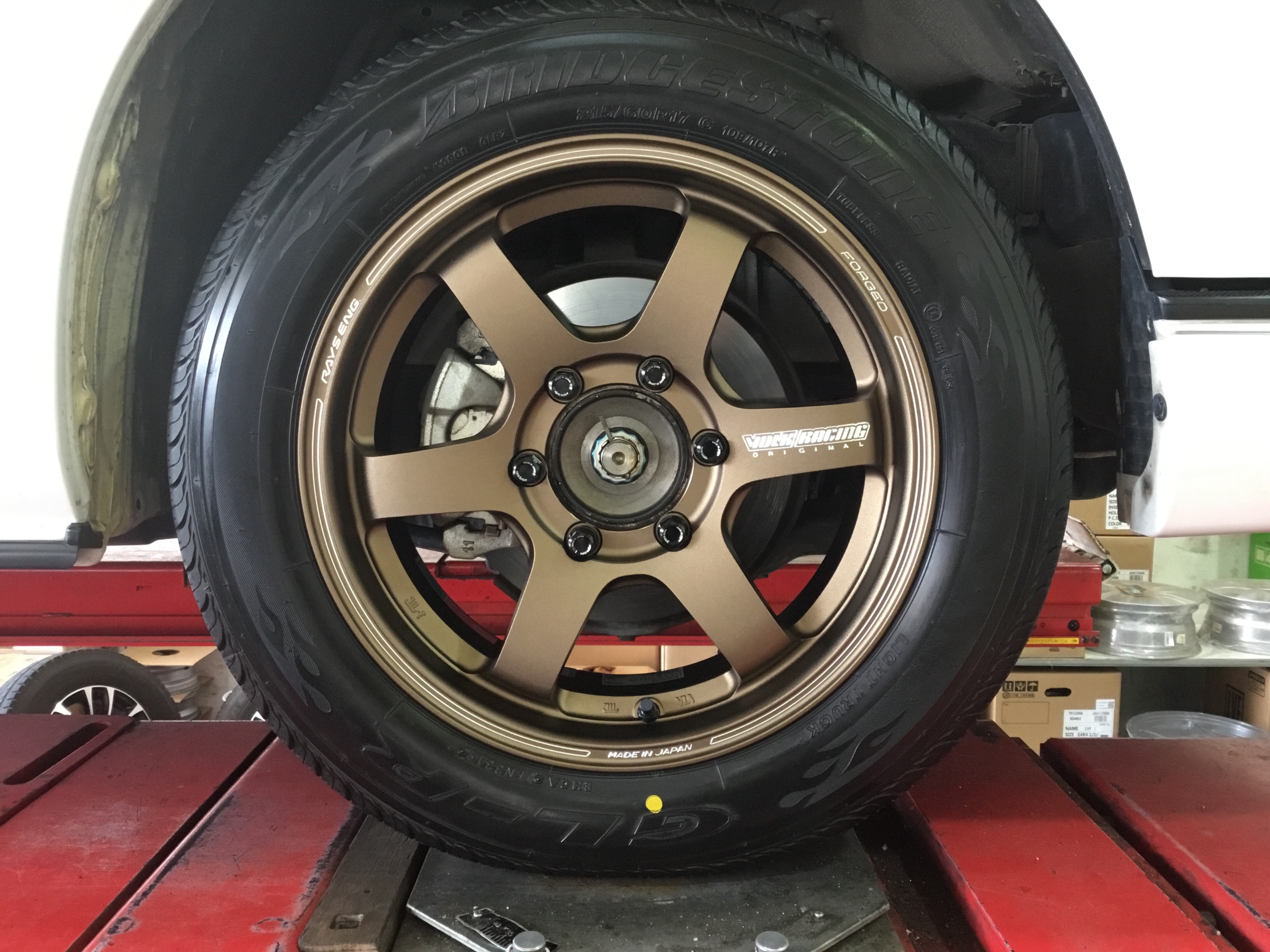200系ハイエース☆ RAYS TE37SB 17インチ | トヨタ ハイエース 