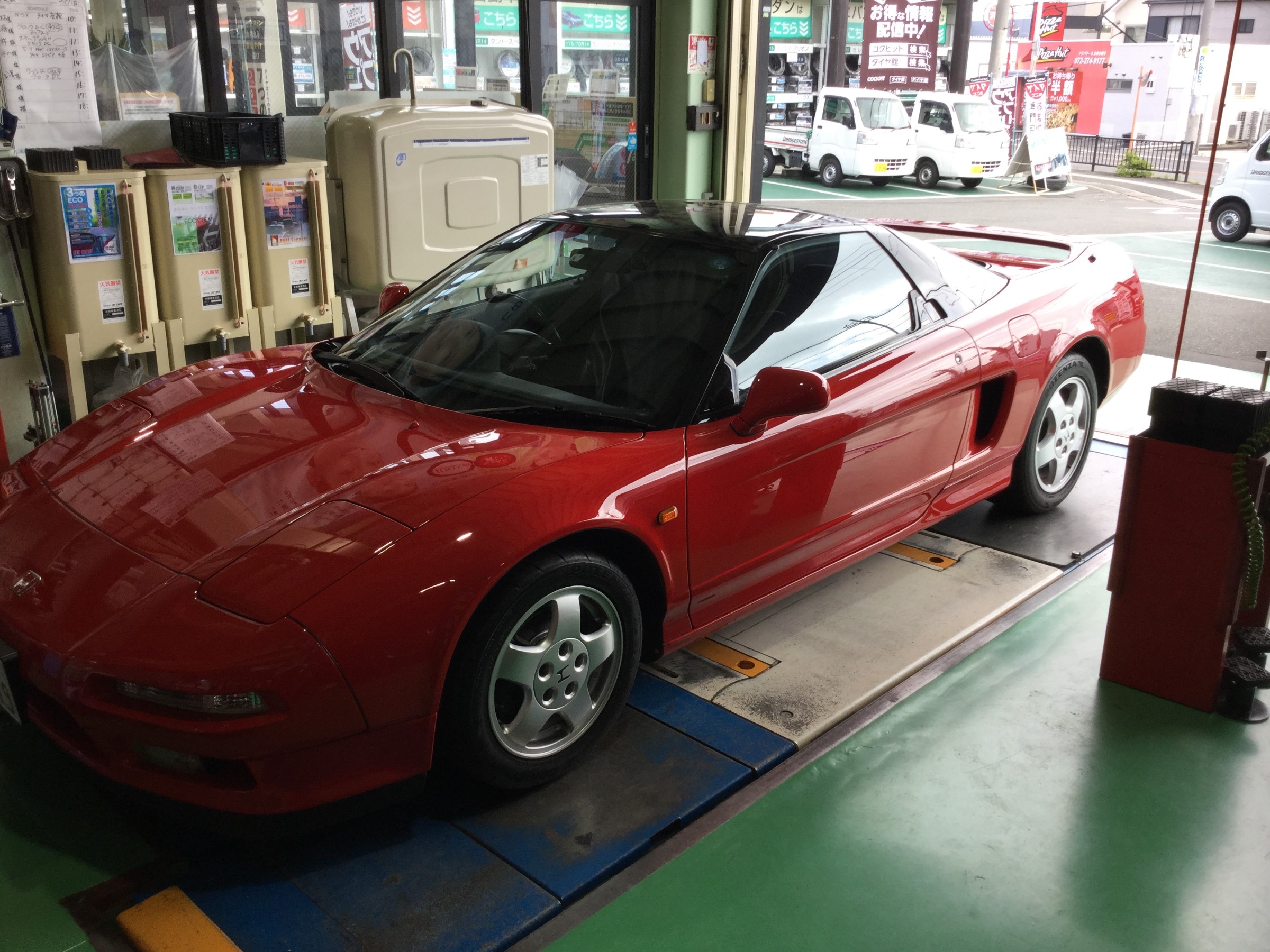 Nsx タイヤ交換 スタッフ日記 タイヤ館 堺 大阪府 和歌山県のタイヤからはじまる トータルカーメンテナンス タイヤ館グループ