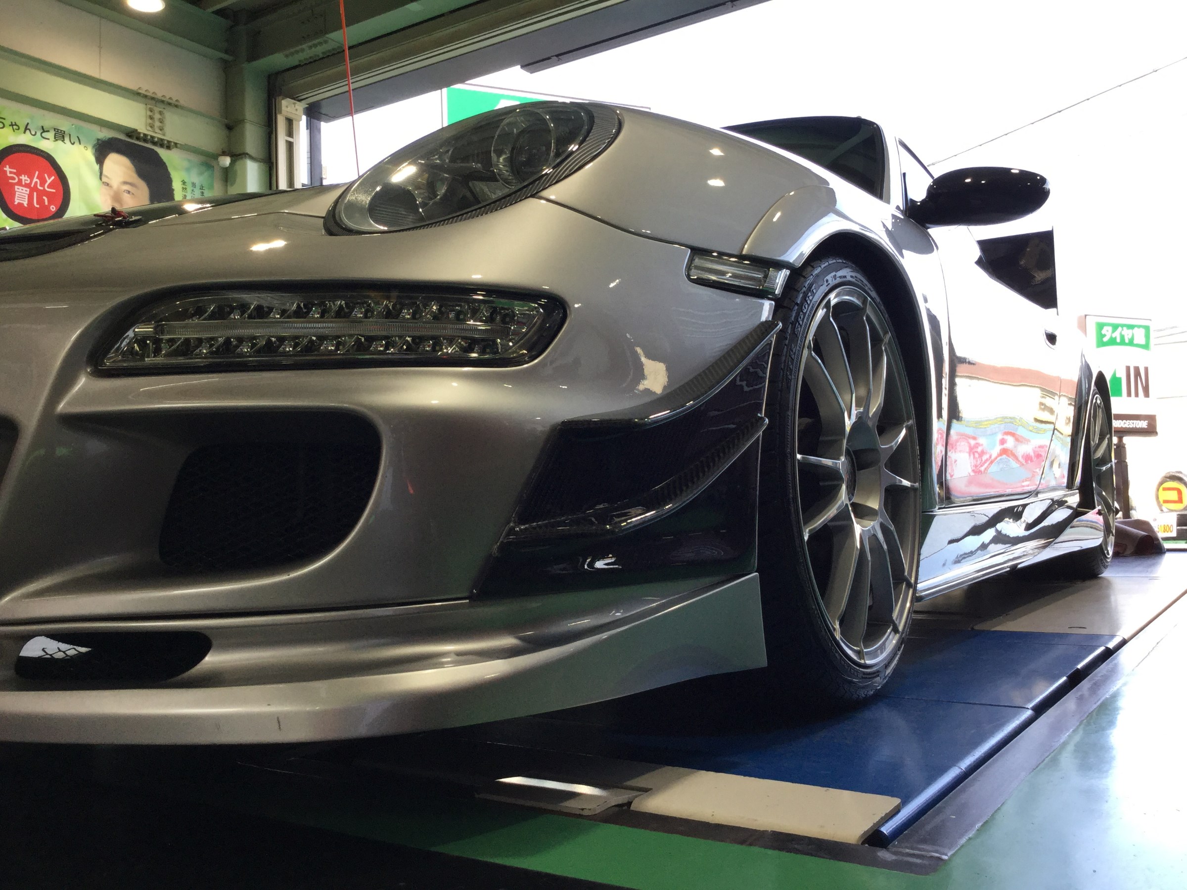 ポルシェ911 Gt3 エンジンオイル交換 ポルシェ 911 メンテナンス商品 オイル関連 エンジンオイル交換 スタッフ日記 タイヤ館 堺 大阪府 和歌山県のタイヤからはじまる トータルカーメンテナンス タイヤ館グループ