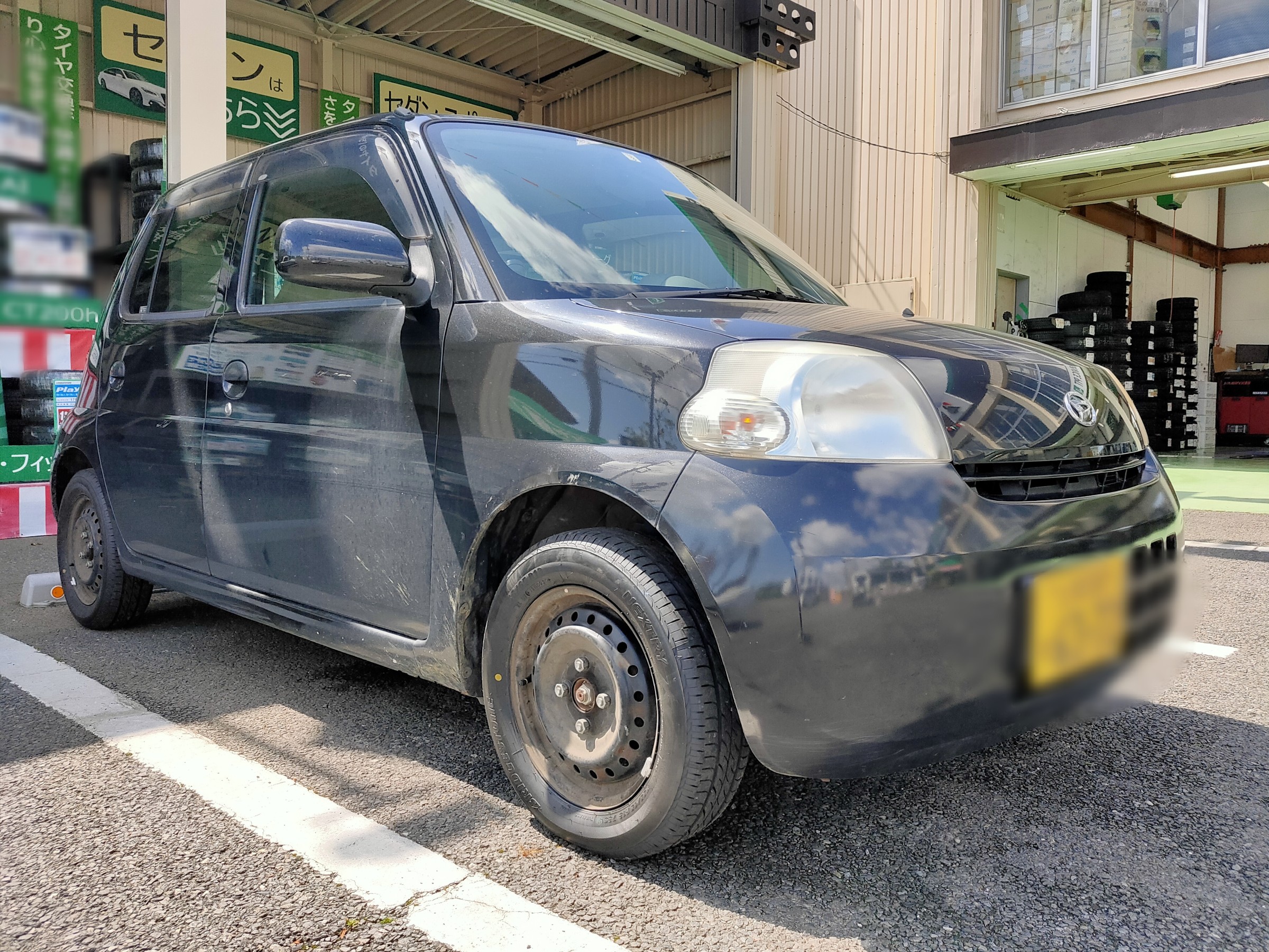 引き取りはどちらでしょうかダイハツ　エッセ　黒　オートマ　車検切れ