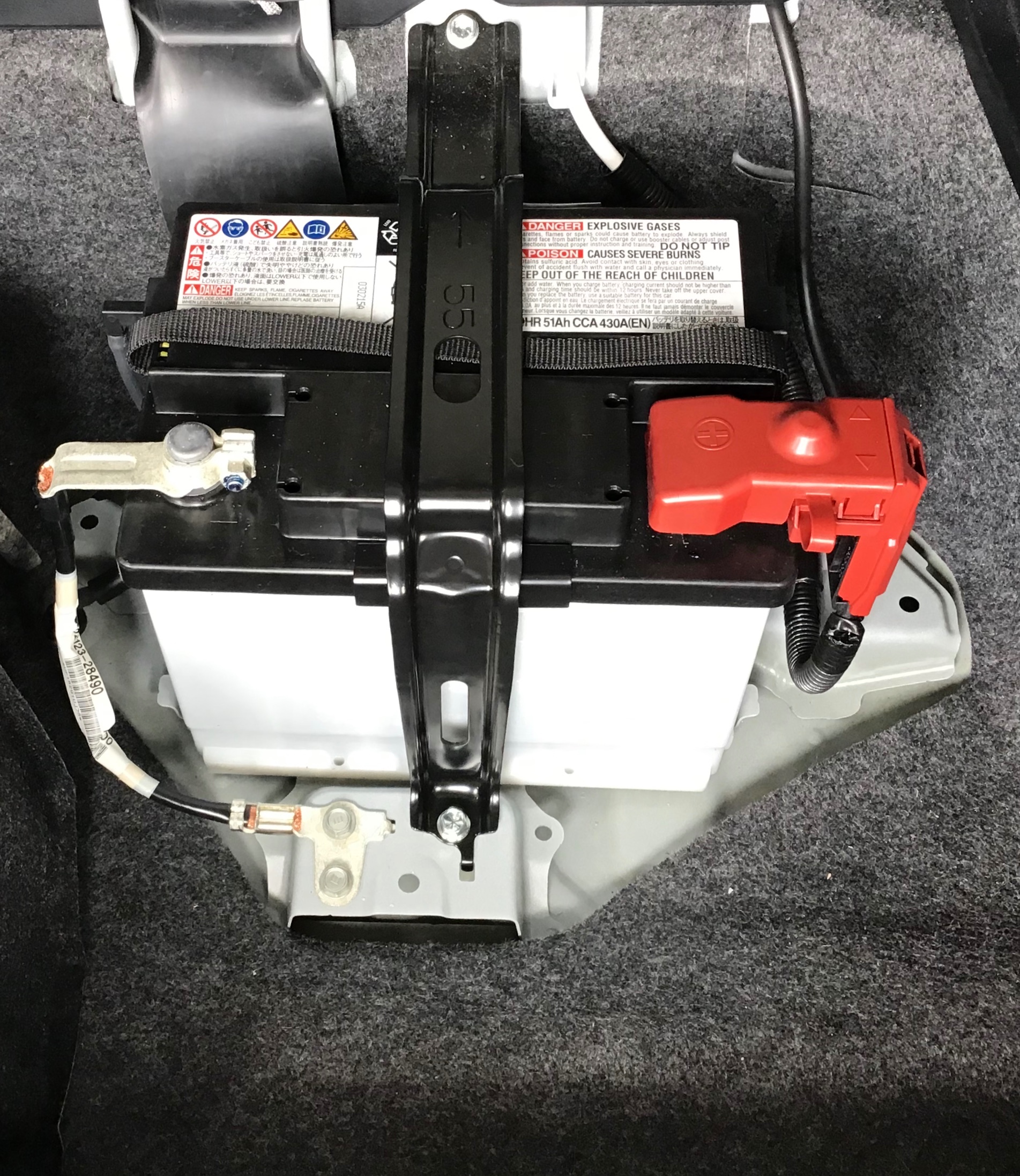 ノアハイブリッドバッテリー交換 トヨタ ノア メンテナンス商品 パーツ取付 各種用品取付 サービス事例 タイヤ館 新座 タイヤからはじまる トータルカーメンテナンス タイヤ館グループ