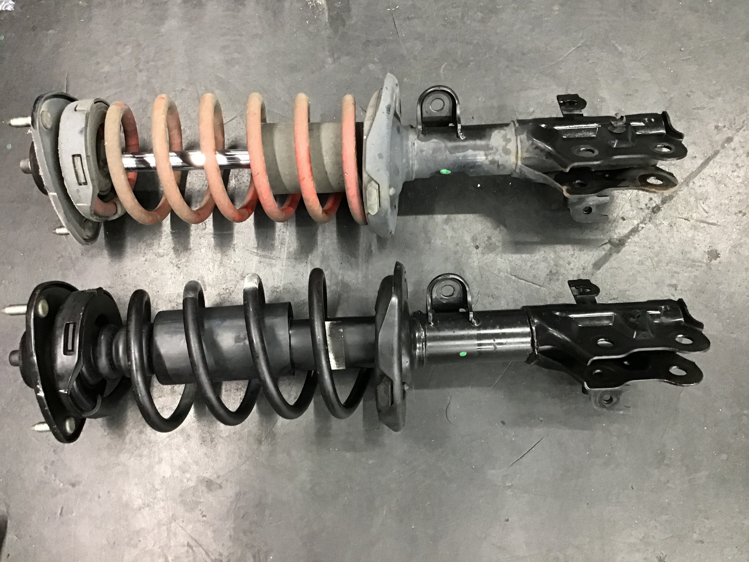 中古部品を賢く利用 ステップワゴンのサスペンションリフレッシュ ホンダ ステップワゴン その他 パーツ取付 足回り関係取付 スタッフ日記 タイヤ館 草津 タイヤからはじまる トータルカーメンテナンス タイヤ館グループ