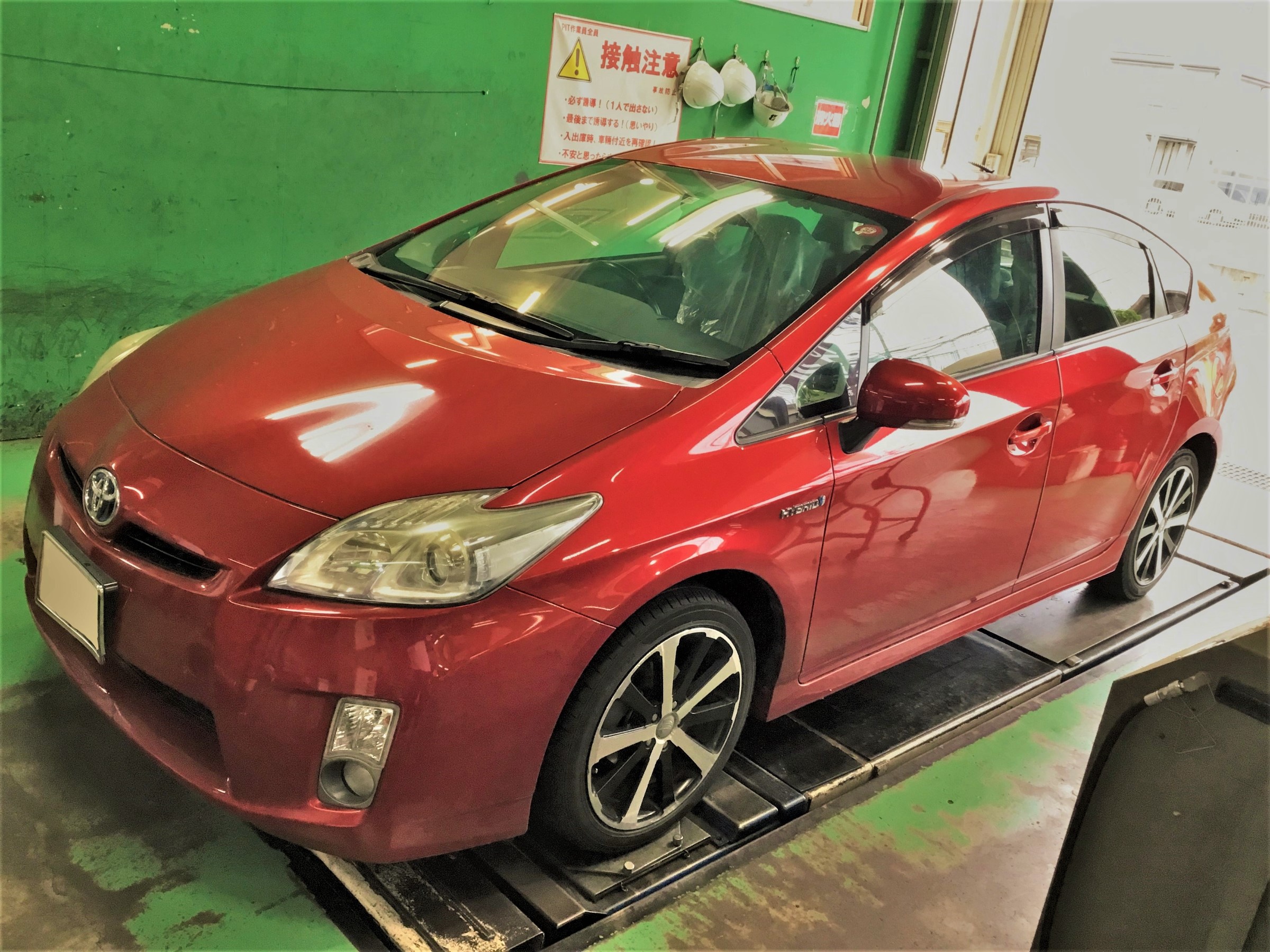 30型プリウス タイヤ交換 トヨタ プリウス タイヤ タイヤ ホイール関連 タイヤ ホイール交換 技術サービスブログ タイヤ館 鎌ヶ谷 千葉県のタイヤ カー用品ショップ タイヤからはじまる トータルカーメンテナンス タイヤ館グループ