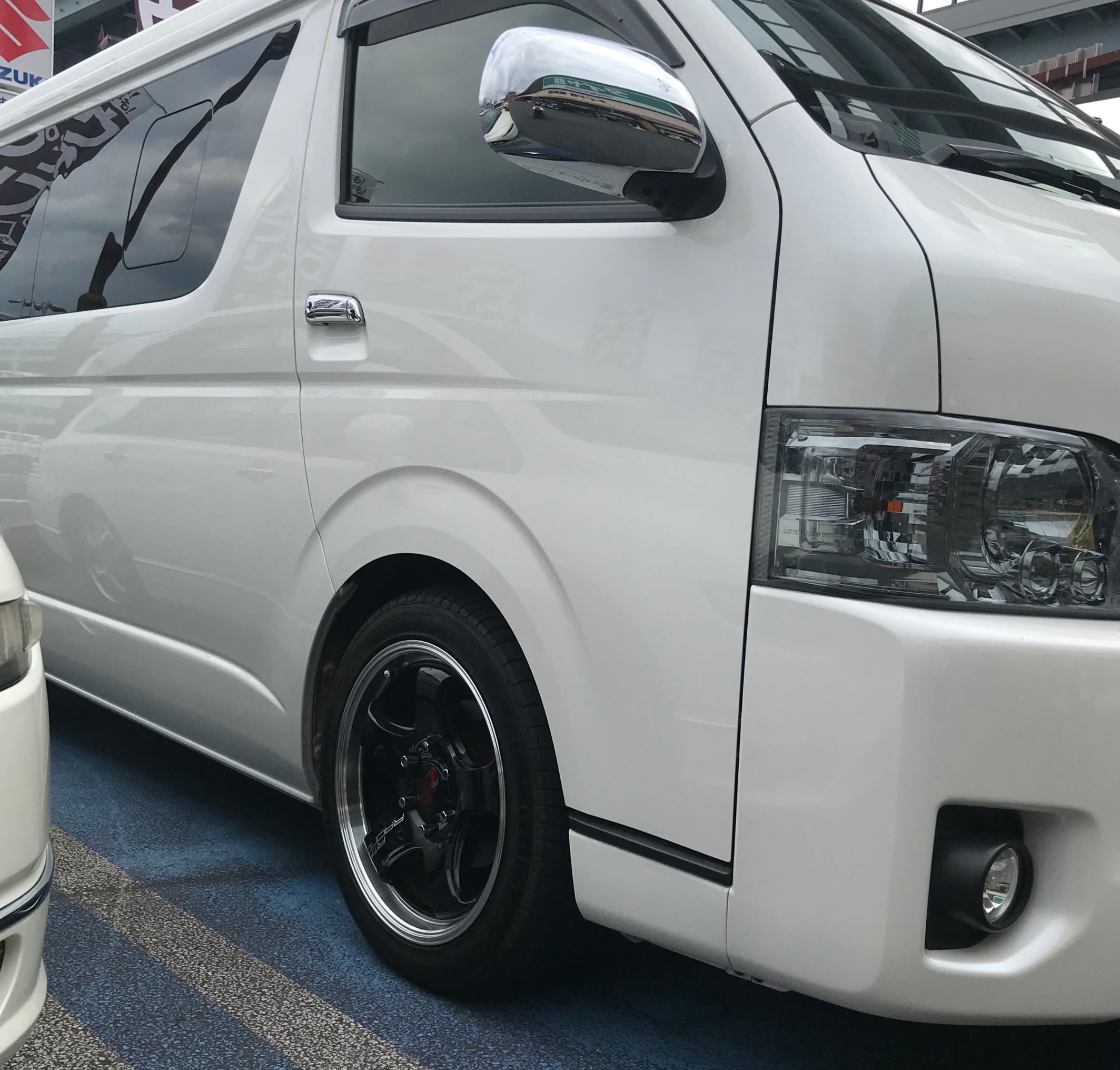 トヨタ ハイエース ローダウン O 取り付け 施工事例集 タイヤ館 福岡西 タイヤからはじまる トータルカーメンテナンス タイヤ館グループ