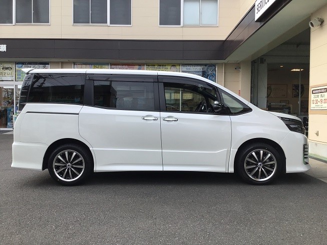 トヨタ VOXY（AZR80） STEINER VS5 17インチ＋PX-RVⅡ 215