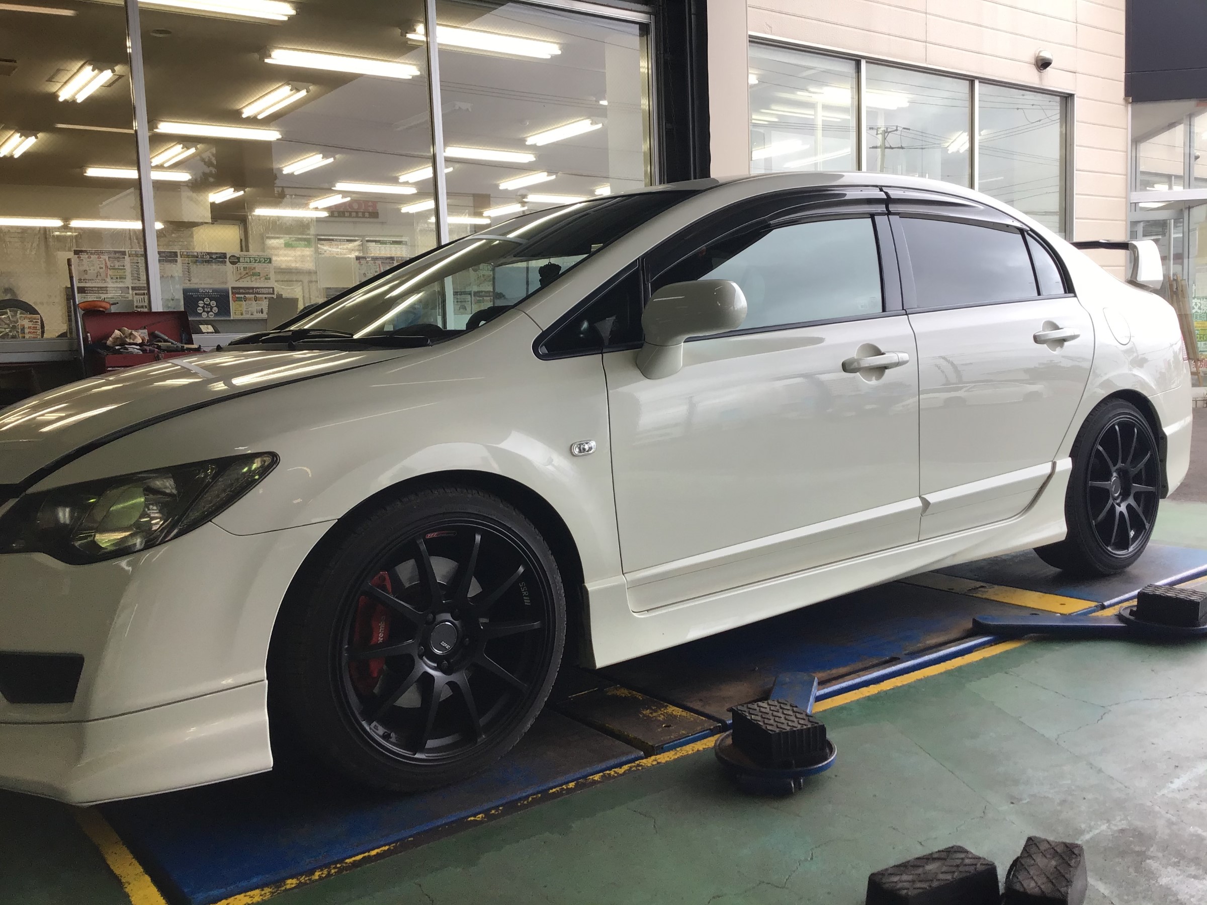 Fd2シビック 車高調交換完成 の巻 ホンダ シビック その他 パーツ取付 足回り関係取付 桔梗店スタッフ日記 タイヤ館 函館桔梗 タイヤからはじまる トータルカーメンテナンス タイヤ館グループ