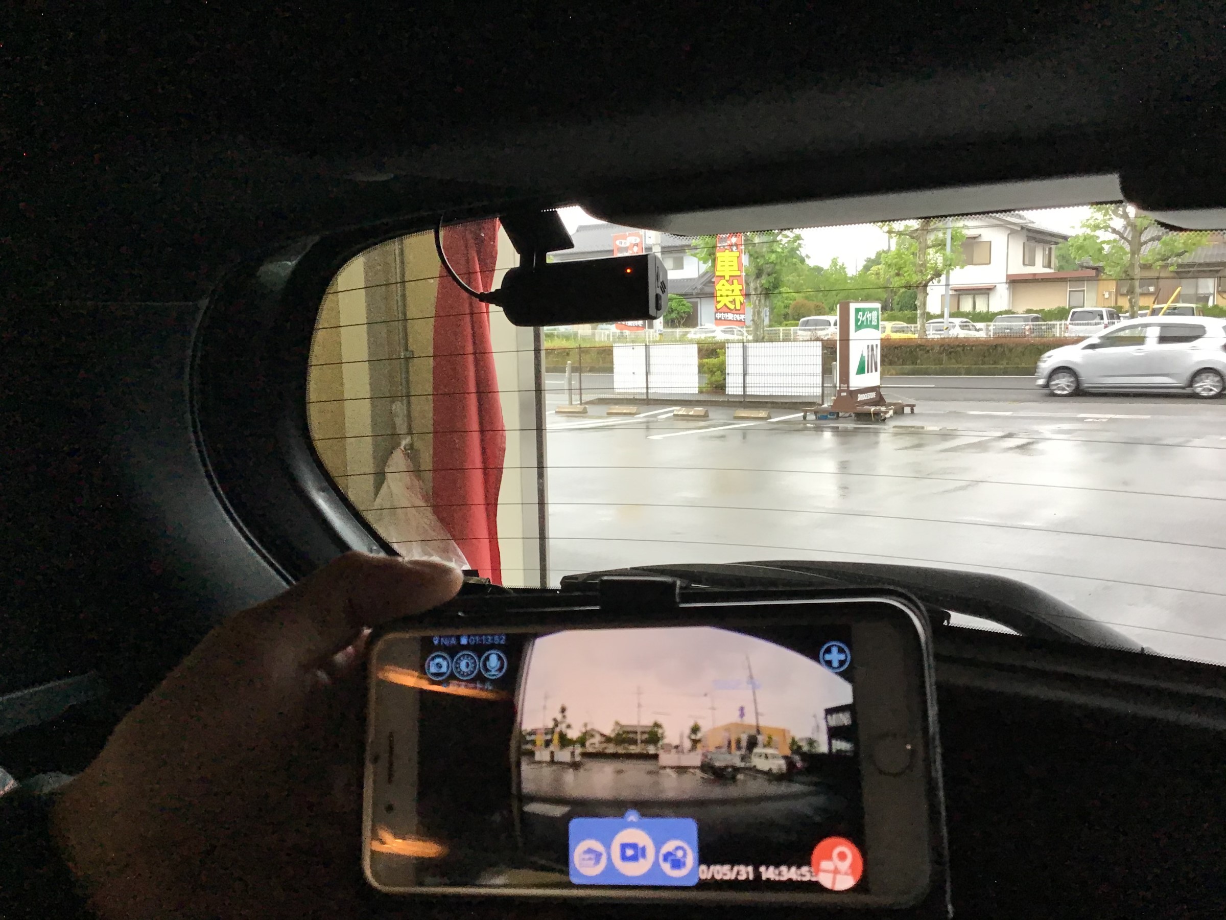 ニッサン ノート リア専用 ドラレコ取付 スマホで見れる 日産 ノートe Power Av ナビ機器 カー用品取付 ドライブレコーダー 作業事例紹介 タイヤ館 岐阜北 岐阜県のタイヤ カー用品ショップ タイヤからはじまる トータルカーメンテナンス タイヤ館グループ