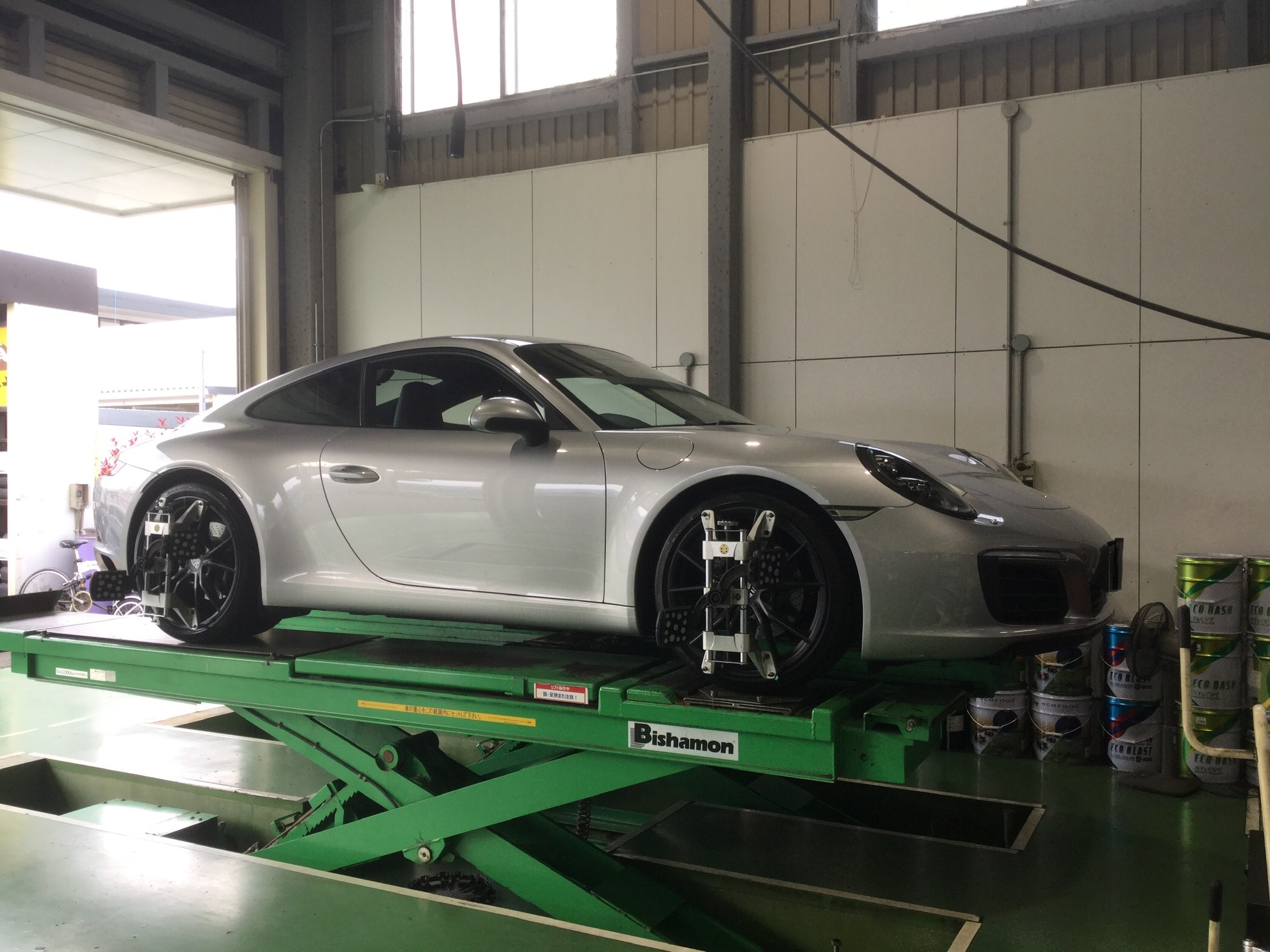 ポルシェ 911 タイプ991 ポルシェ 911 タイヤ タイヤ ホイール関連 4輪トータルアライメント調整 サービス事例 タイヤ館 次郎丸 タイヤからはじまる トータルカーメンテナンス タイヤ館グループ