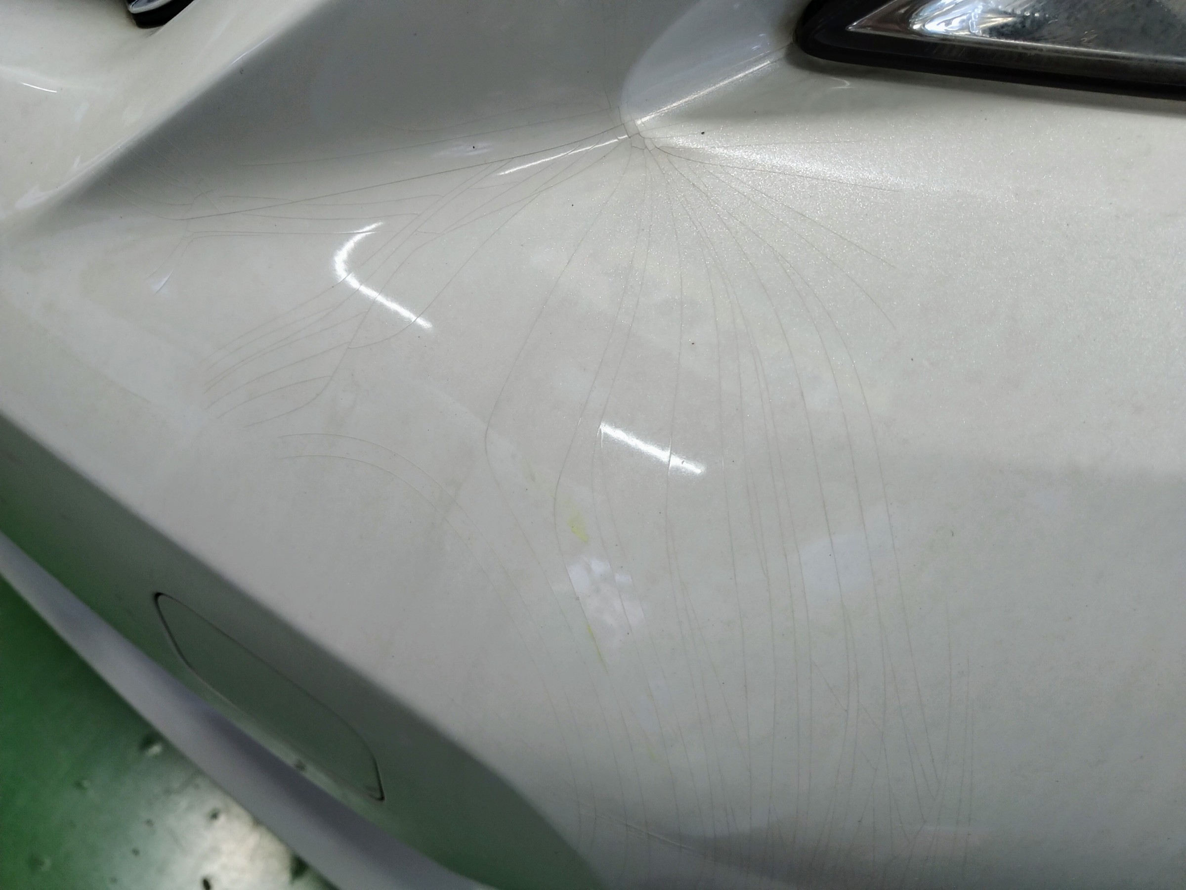 バンパー修理 塗装 トヨタ プリウスアルファ トヨタ プリウスa その他 その他 板金塗装 サービス事例 タイヤ館 次郎丸 タイヤからはじまる トータルカーメンテナンス タイヤ館グループ